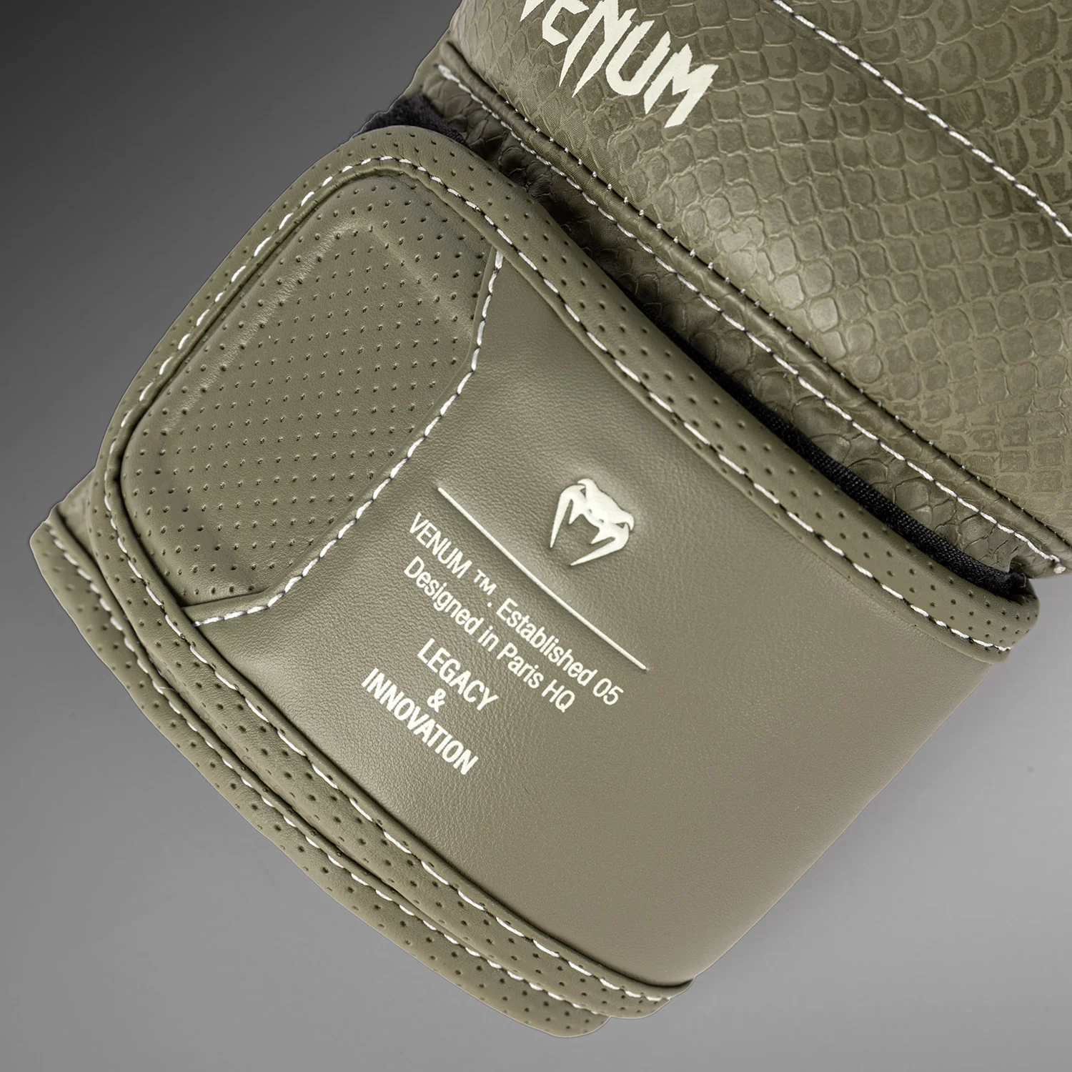 Venum Impact Evo Scales Guantes de Boxeo – Verde Ejército - Image 5