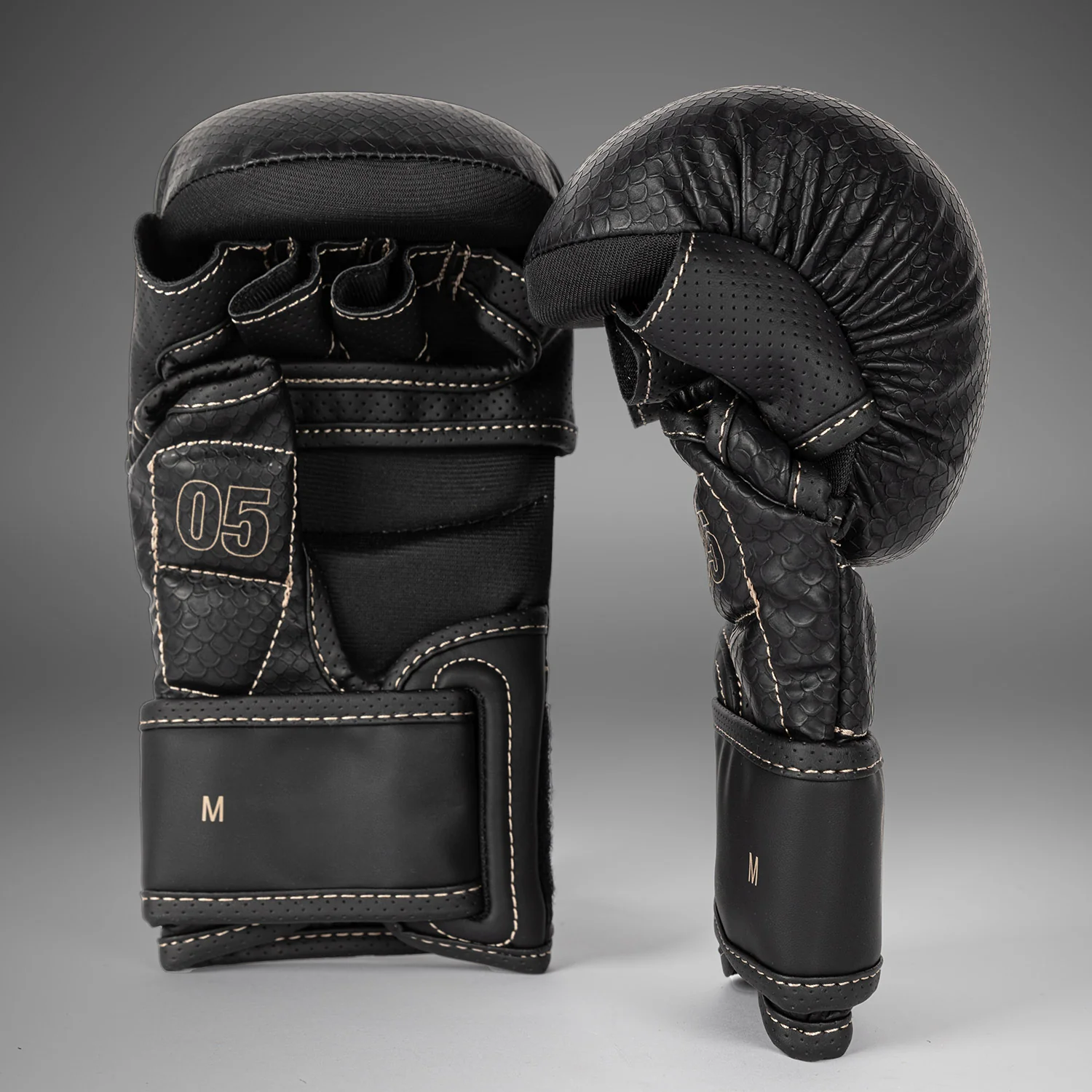 Venum Impact Evo Scales Guantes de sparring MMA - Negro - Image 3