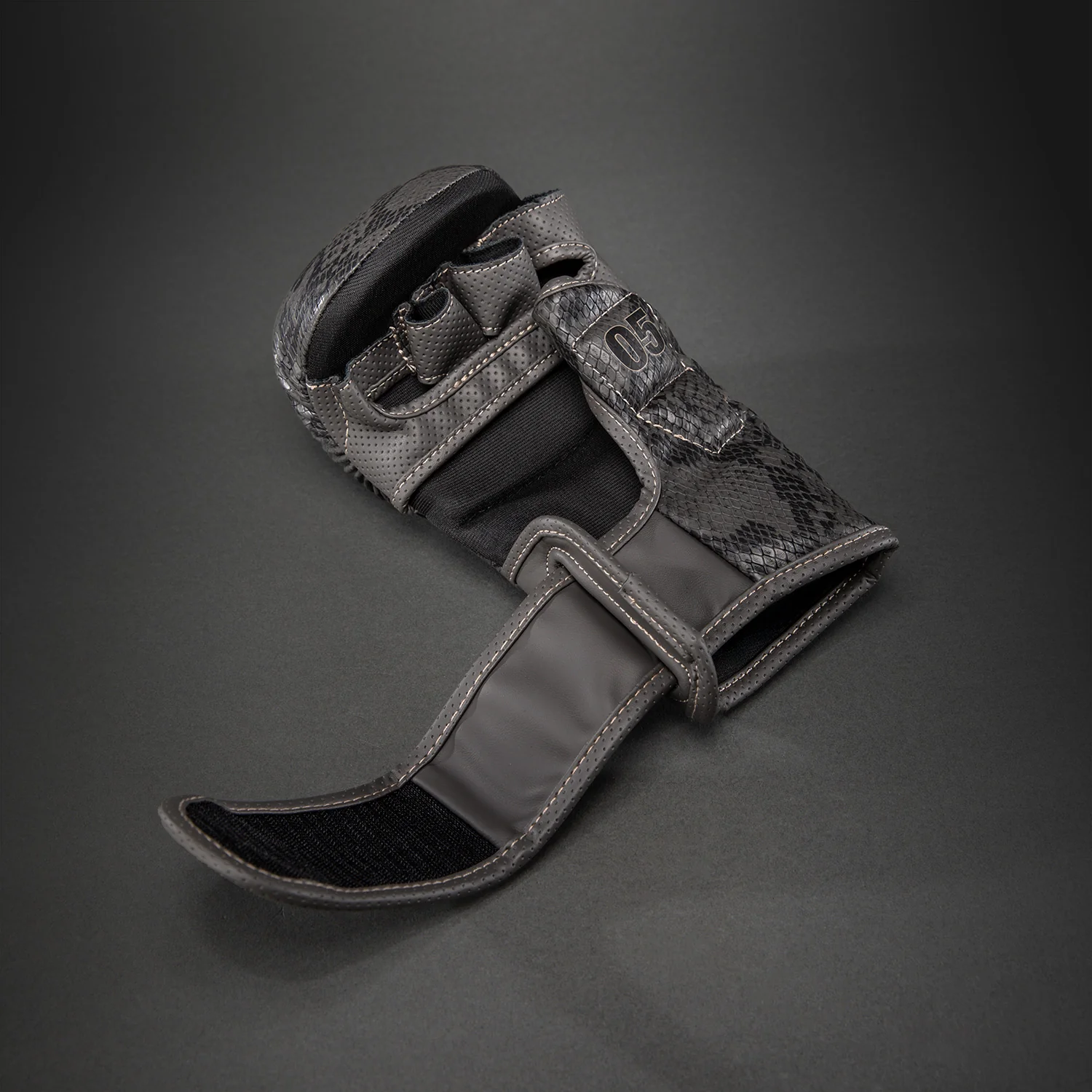 Venum Impact Evo Scales Guantes de sparring MMA - Gris oscuro - Image 4
