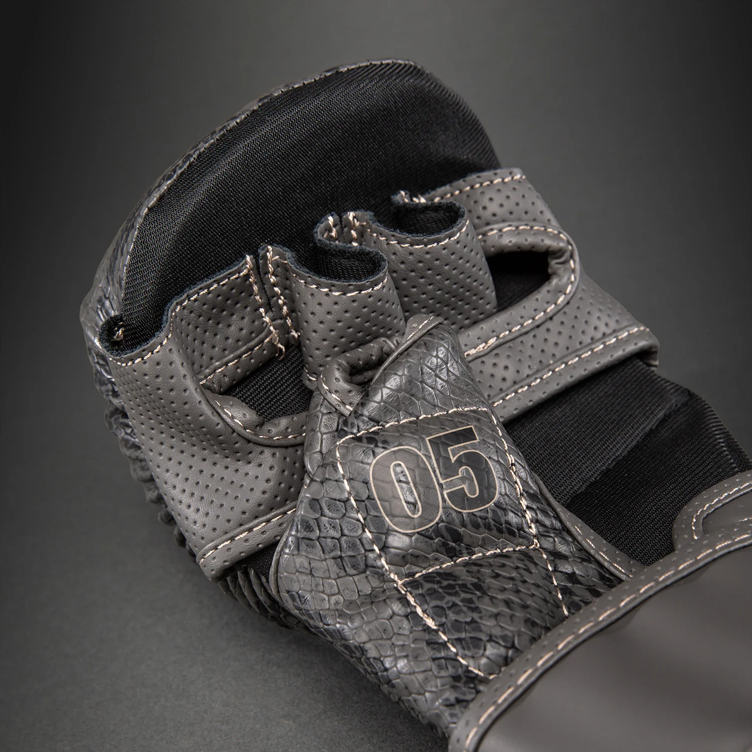 Venum Impact Evo Scales Guantes de sparring MMA - Gris oscuro - Image 5