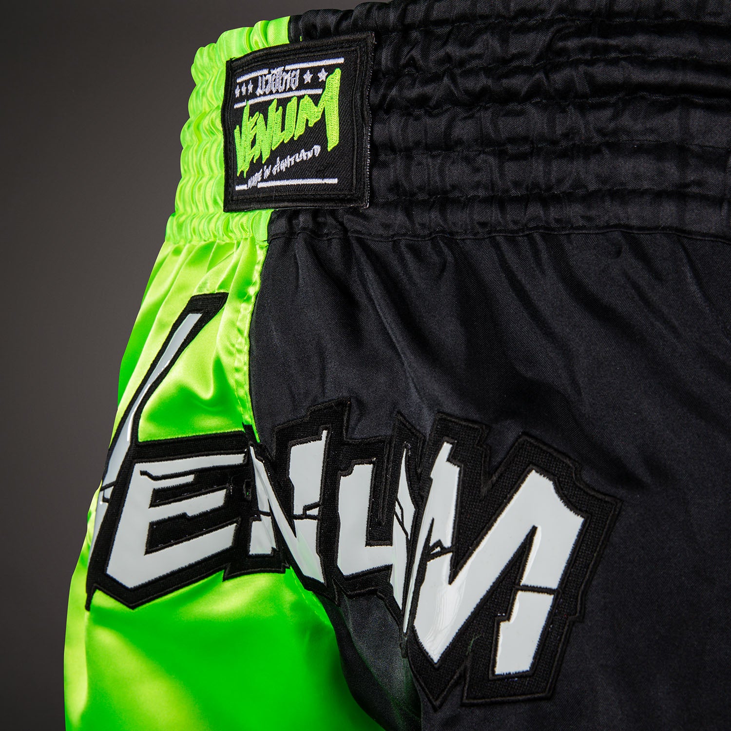 Venum Inferno 2.0 Pantalones Cortos de Muay Thai - Verde/Negro - Image 5
