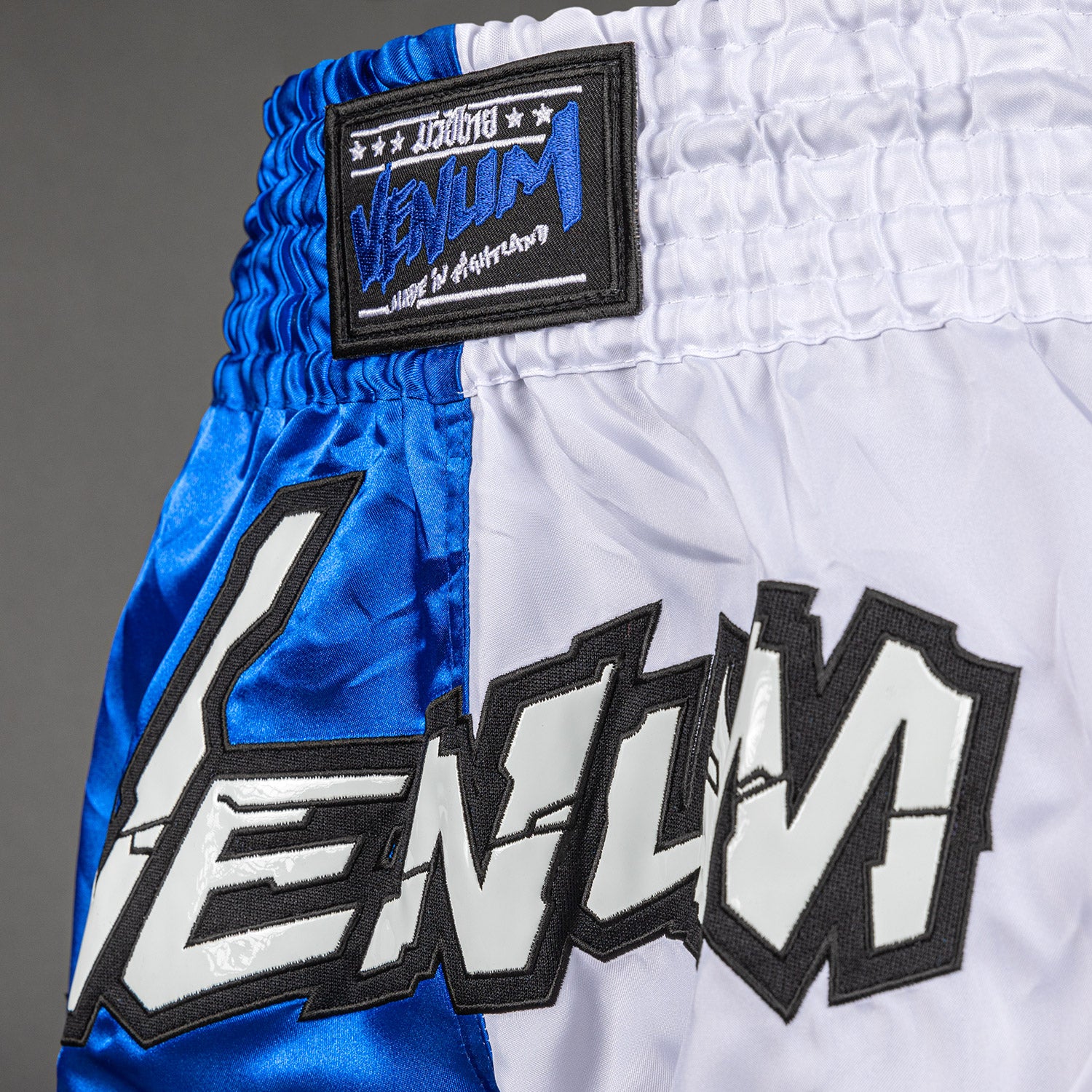 Venum Inferno 2.0 Pantalones Cortos de Muay Thai - Blanco/Azul - Image 6