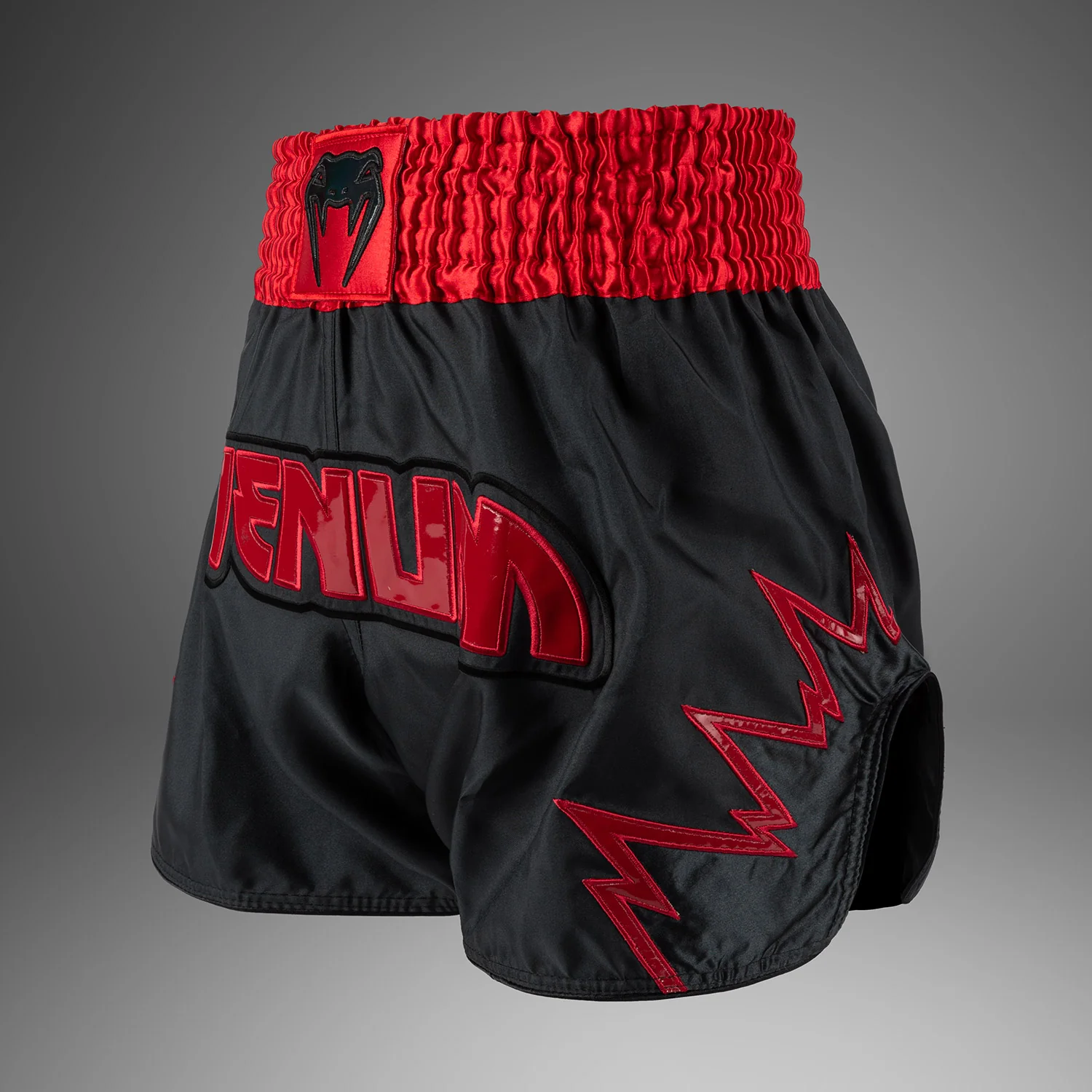 Venum Inferno Pantalones Cortos de Muay Thai - Gris Carbón/Rojo - Image 4