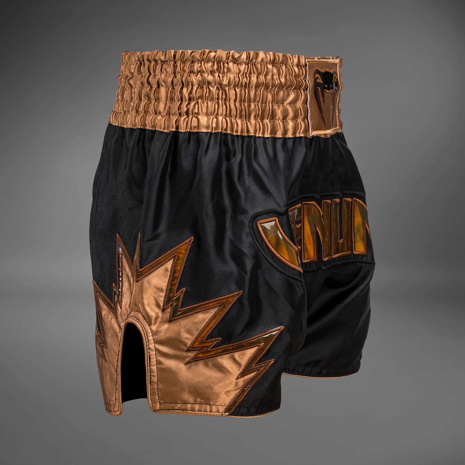 Venum Inferno Pantalones cortos de Muay Thai - Negro/Bronce - Image 4