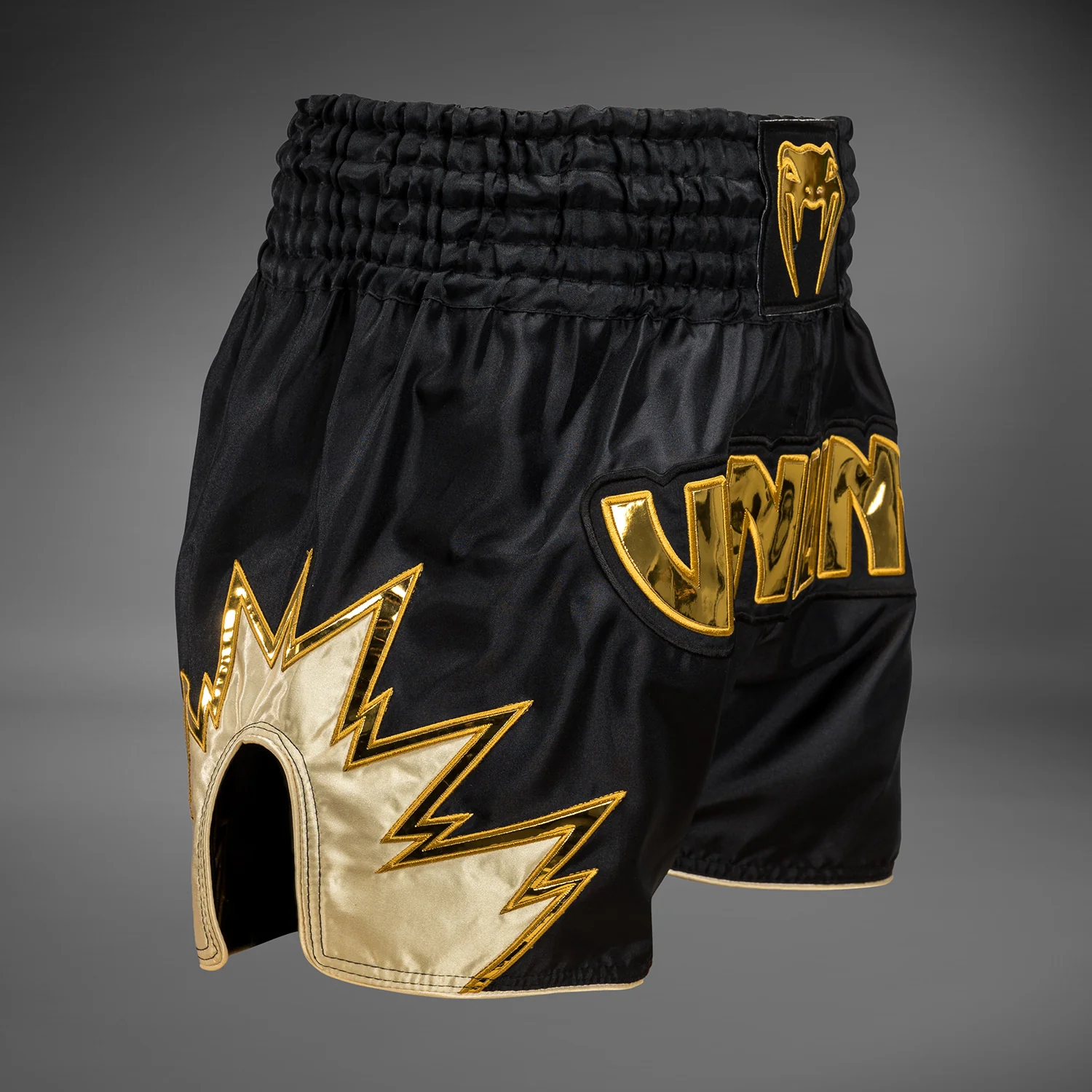 Venum Inferno Pantalones cortos de Muay Thai - Negro/Oro - Image 4