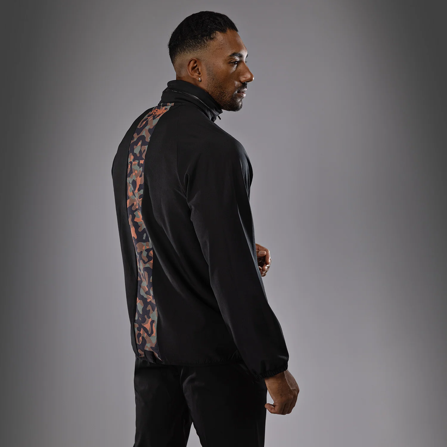 Venum Jungle Ops Chaqueta de chándal para hombre - Negro/Camuflaje Canyon - Image 7