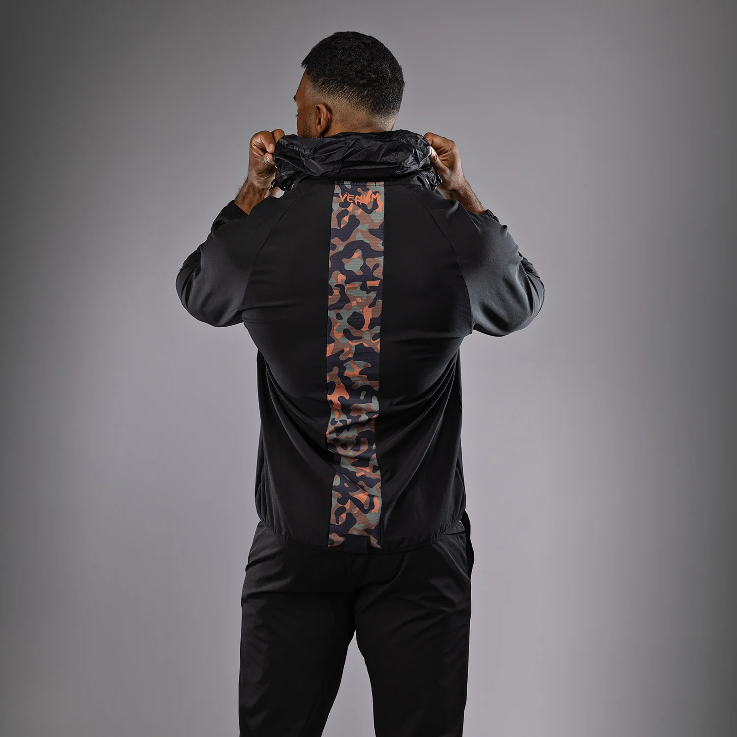 Venum Jungle Ops Chaqueta de chándal para hombre - Negro/Camuflaje Canyon - Image 8