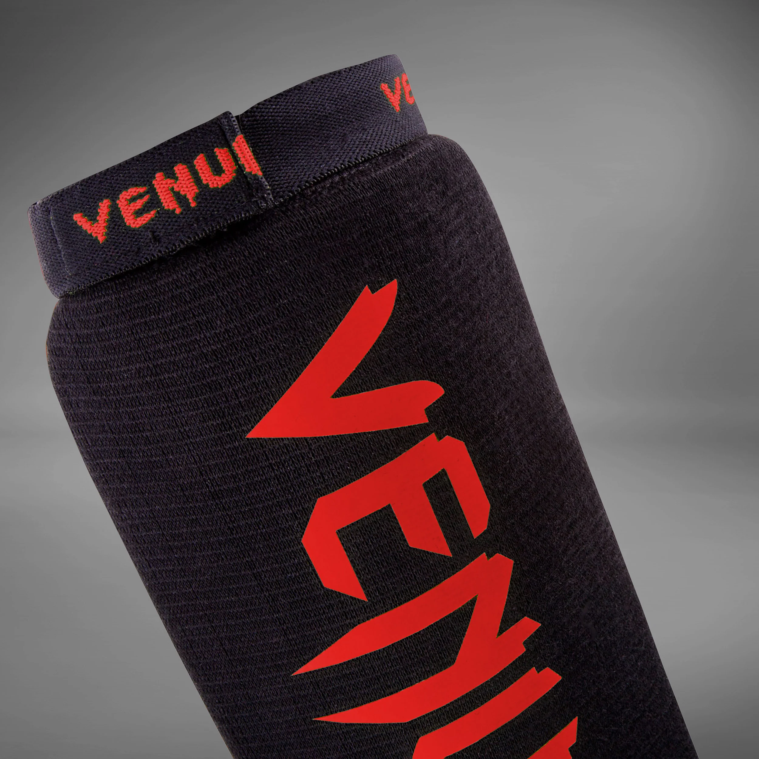 Venum Kontact Espinilleras - Negro/Rojo - Image 5