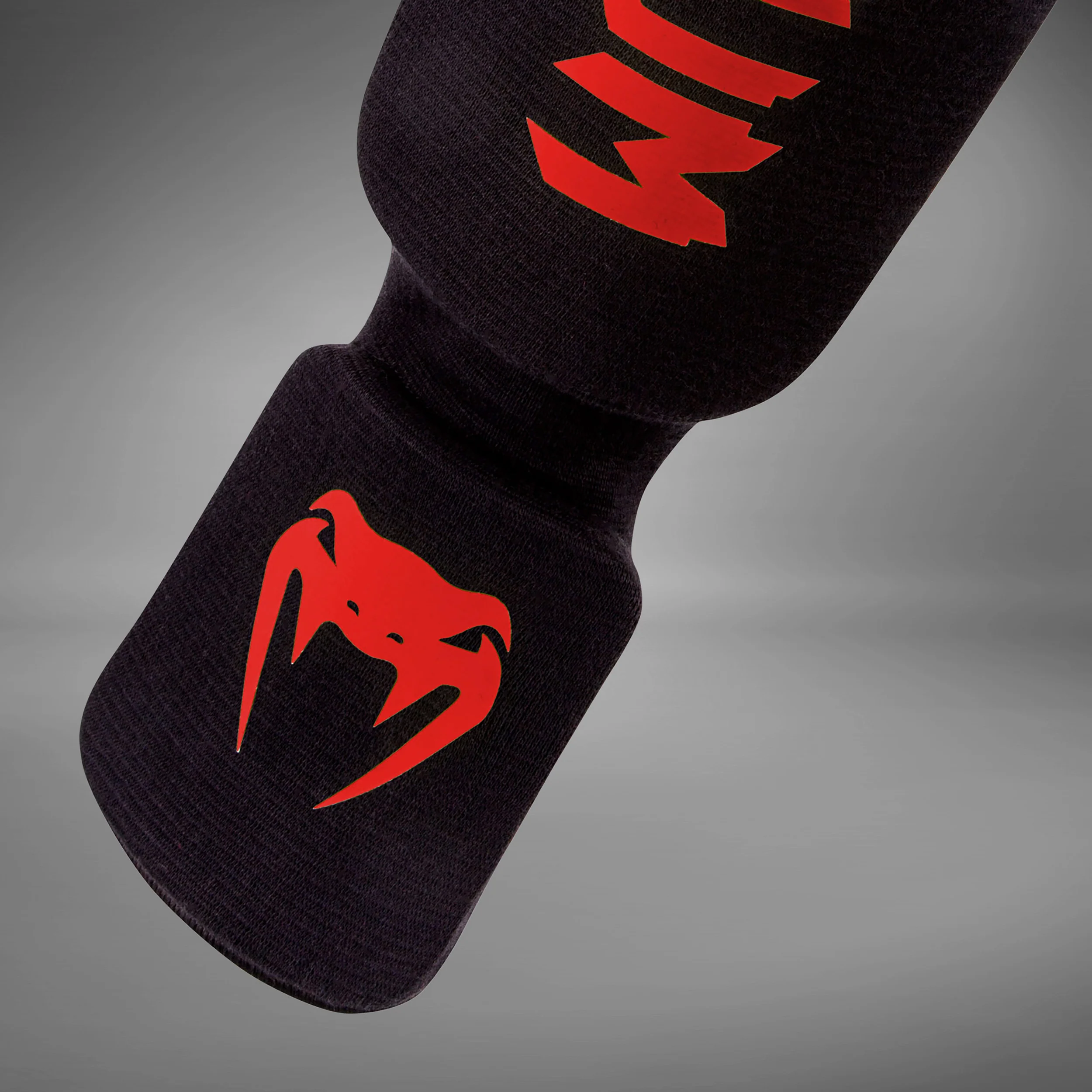 Venum Kontact Espinilleras - Negro/Rojo - Image 6