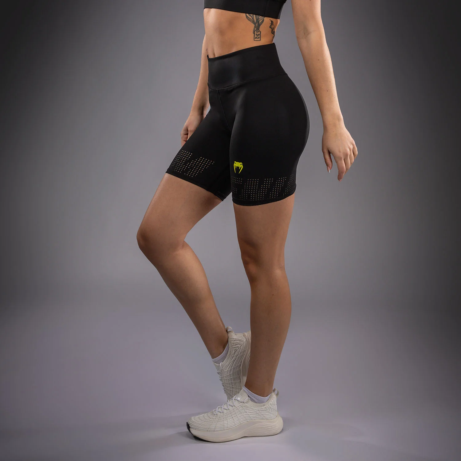Venum Lazer Short de Compresión Para Mujer - Negro/Amarillo - Image 2