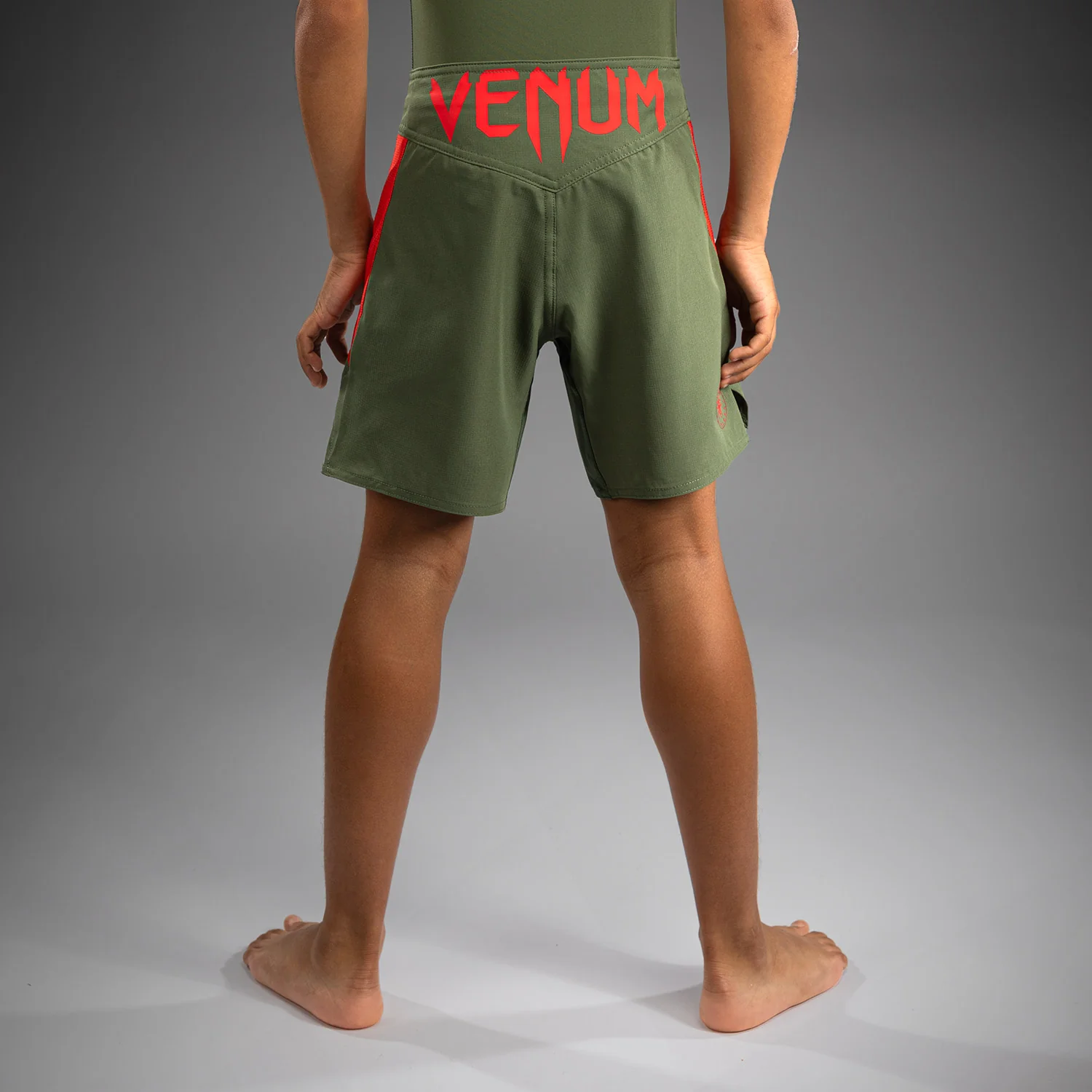 Venum Light Pantalones de Lucha para Niños - Verde Ejército/Naranja - Image 2