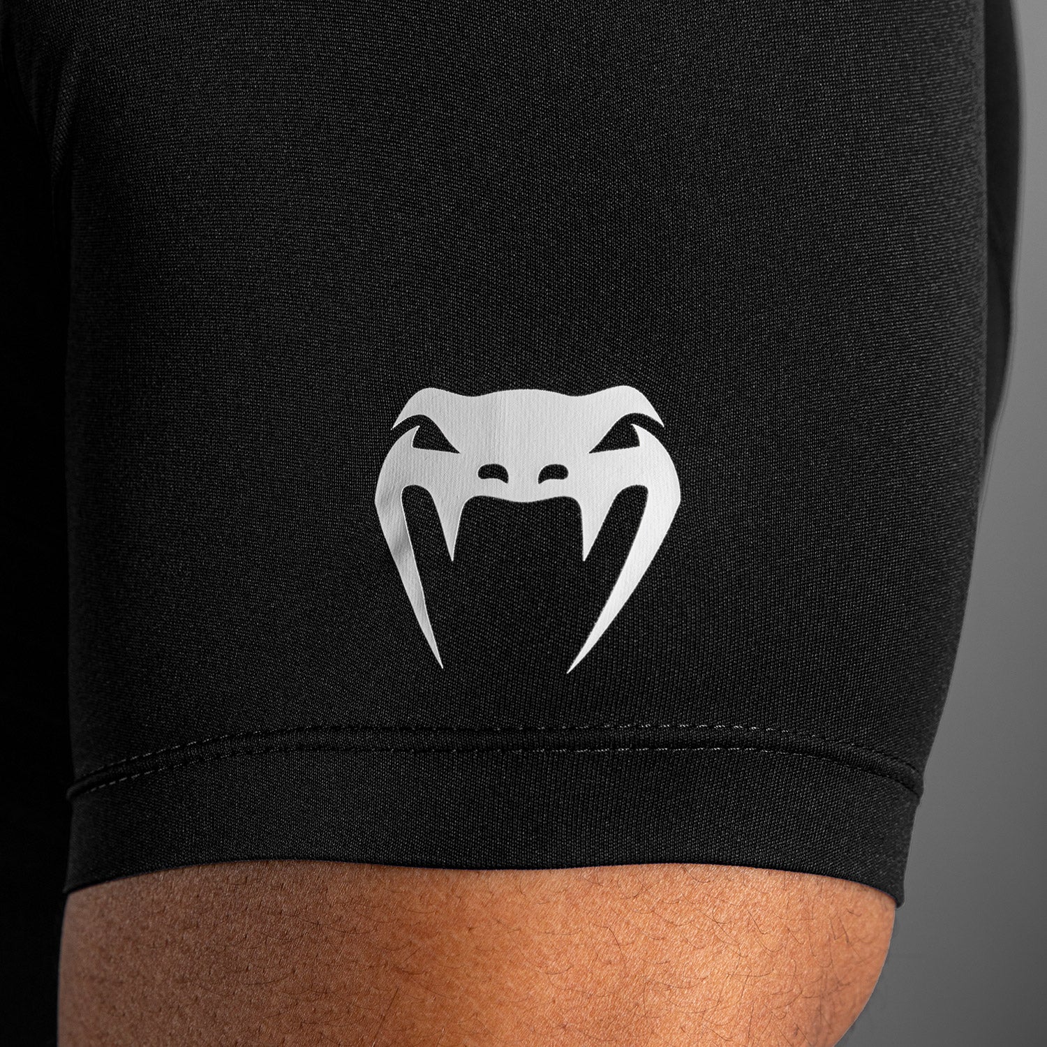 Venum Lineup Camiseta de Compresión Manga Corta - Negro/Blanco - Image 6