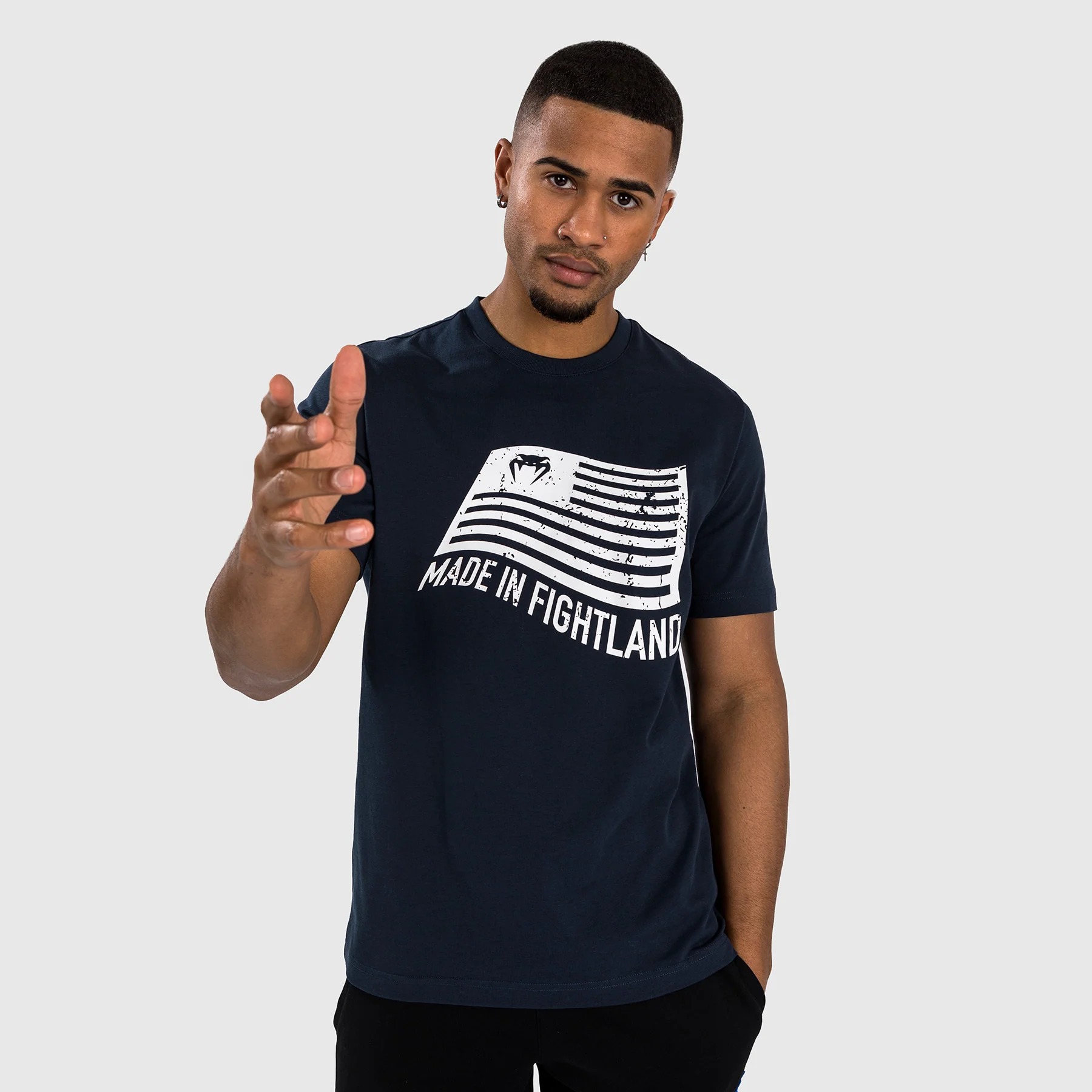 Venum Made in Fightland Camiseta - Azul Marino/Blanco - Image 3