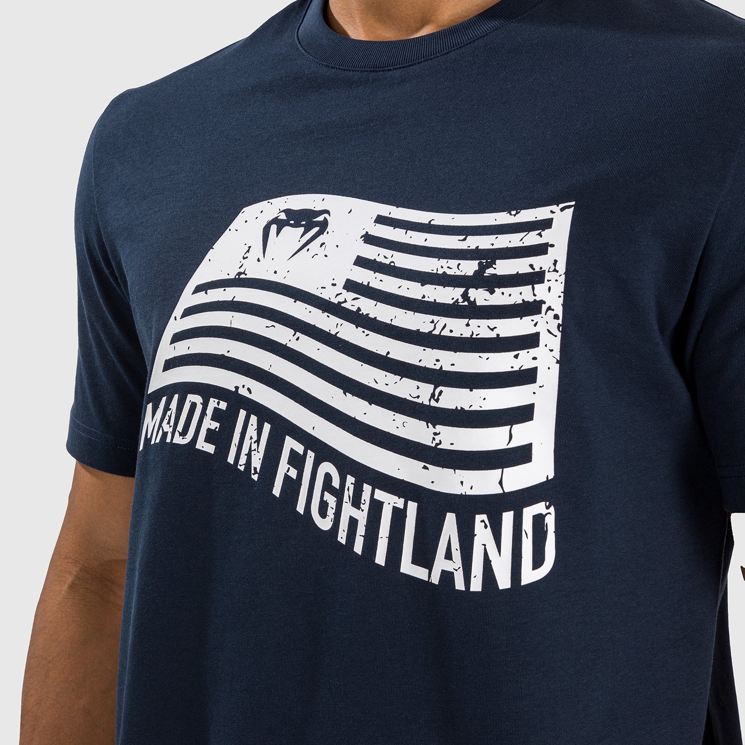 Venum Made in Fightland Camiseta - Azul Marino/Blanco - Image 5