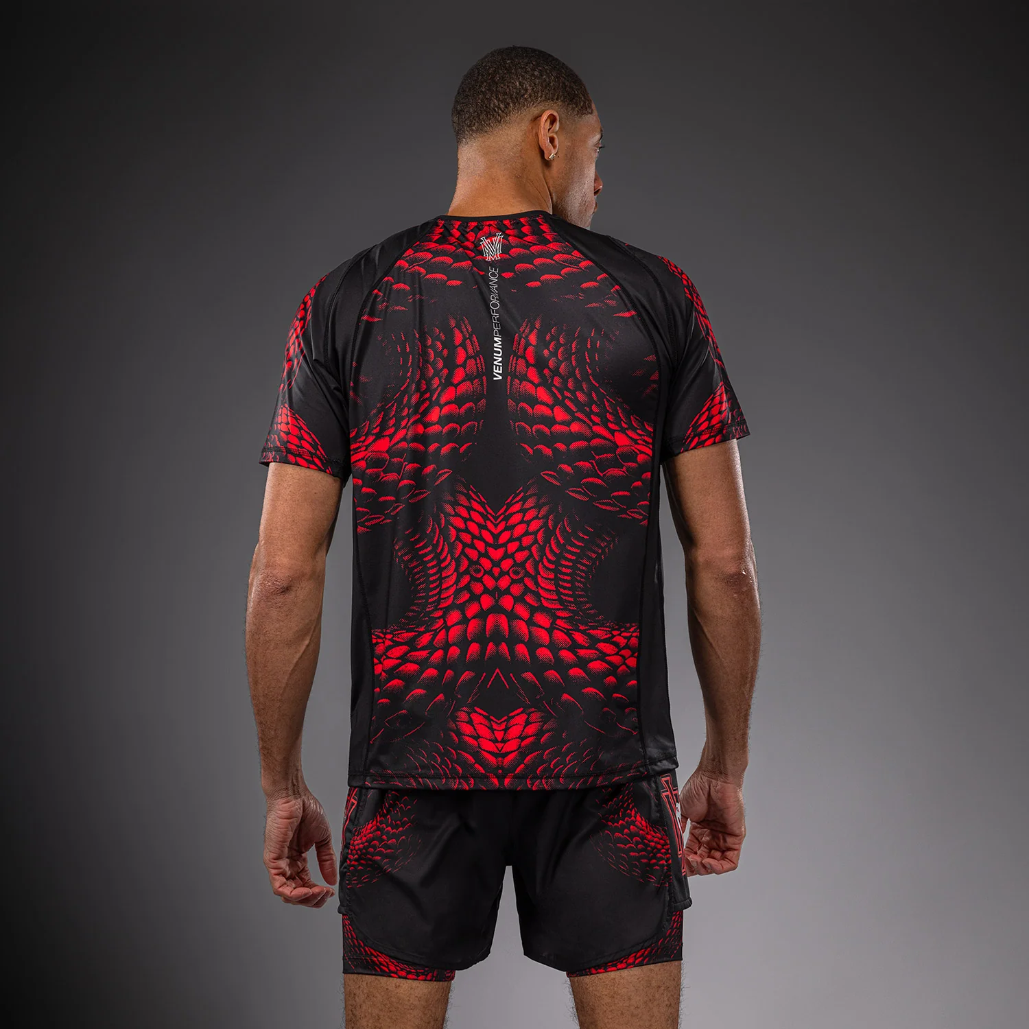 Venum Matupa Camiseta Dry Tech - Negro/Rojo/Gris Plateado - Image 4