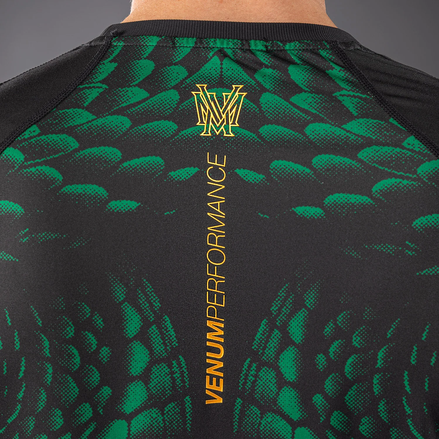 Venum Matupa Camiseta Dry Tech - Negro/Verde/Oro - Image 6