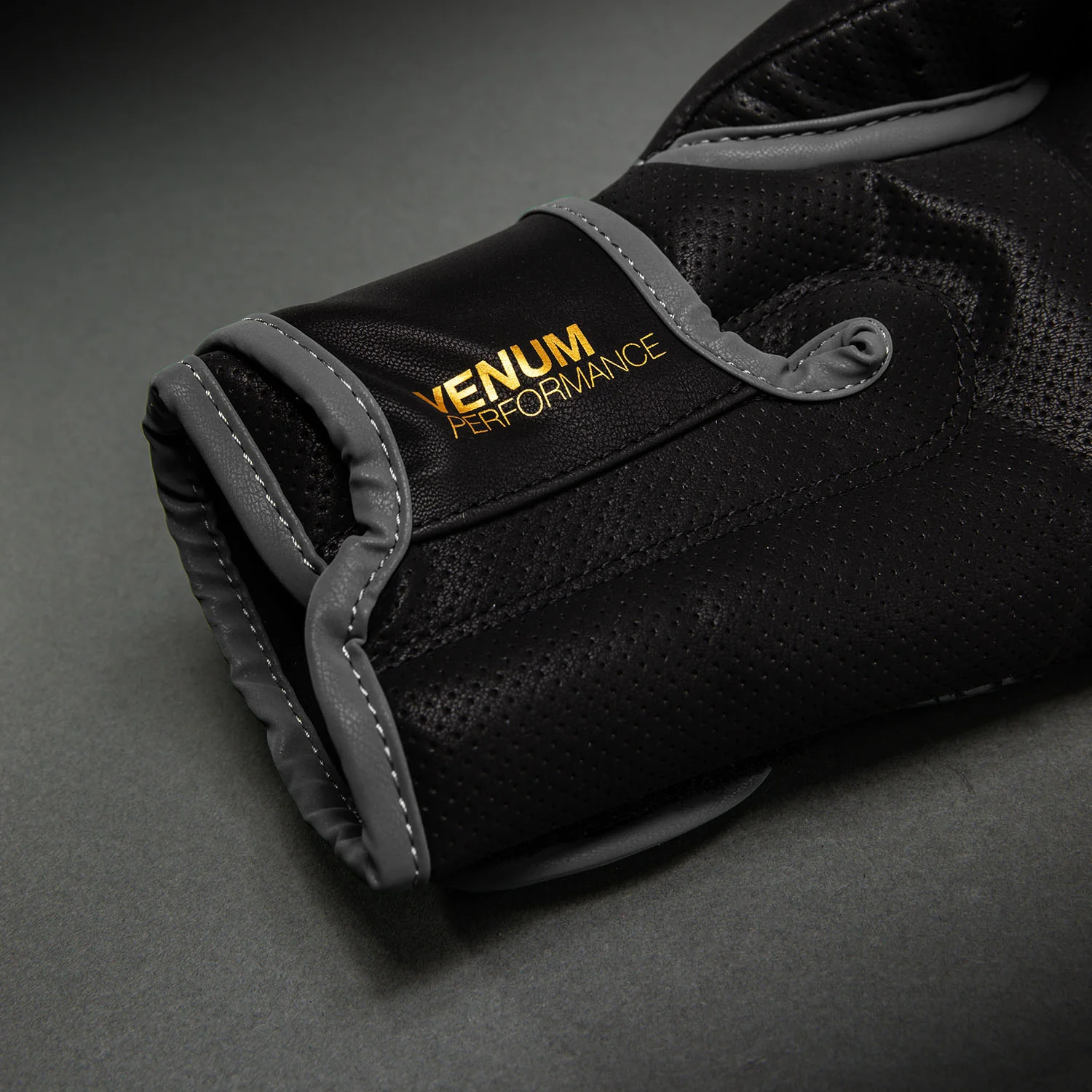 Venum Matupa Guantes de Boxeo - Negro/Gris/Oro - Image 5