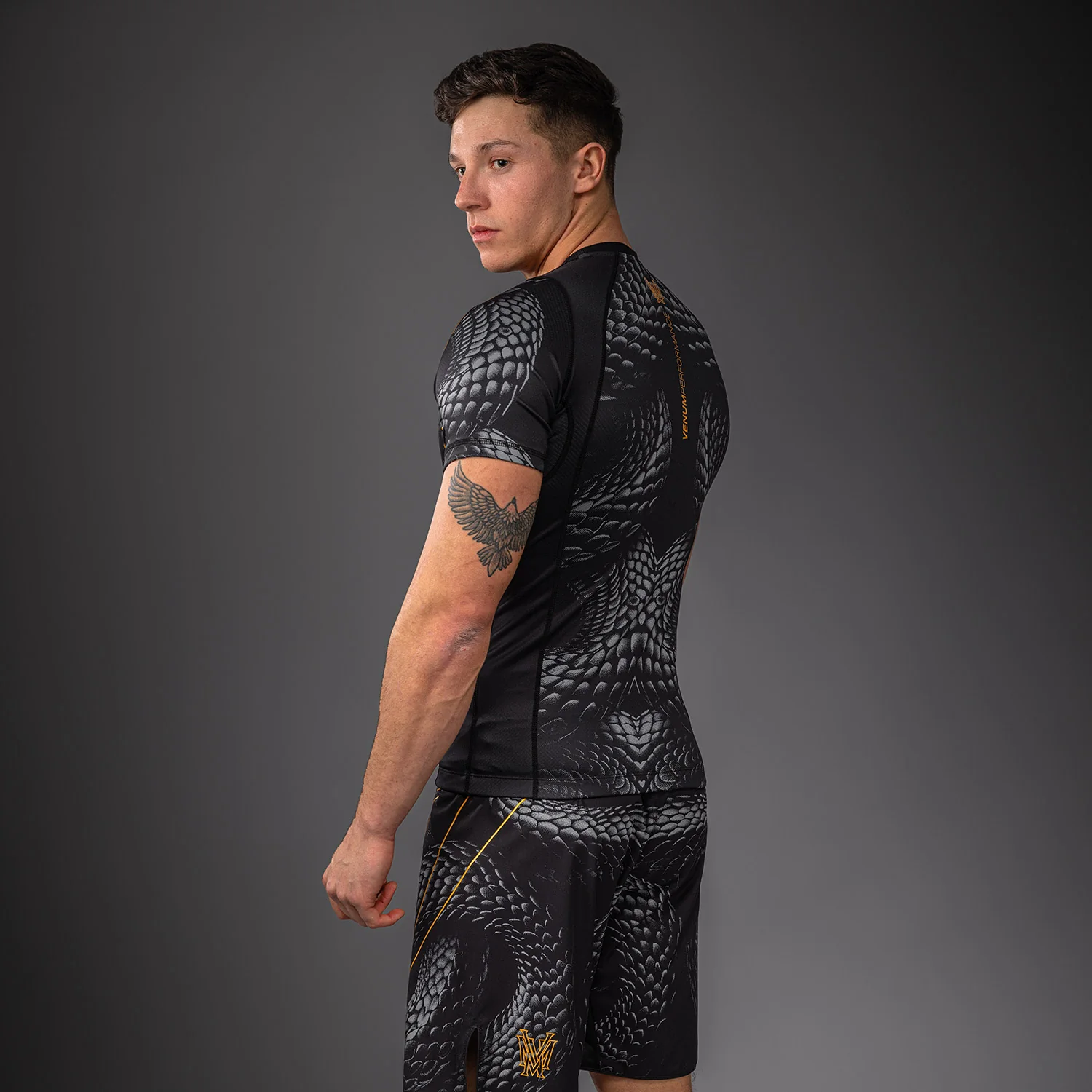 Venum Matupa Rashguard Manga Corta - Negro/Gris/Oro - Image 4