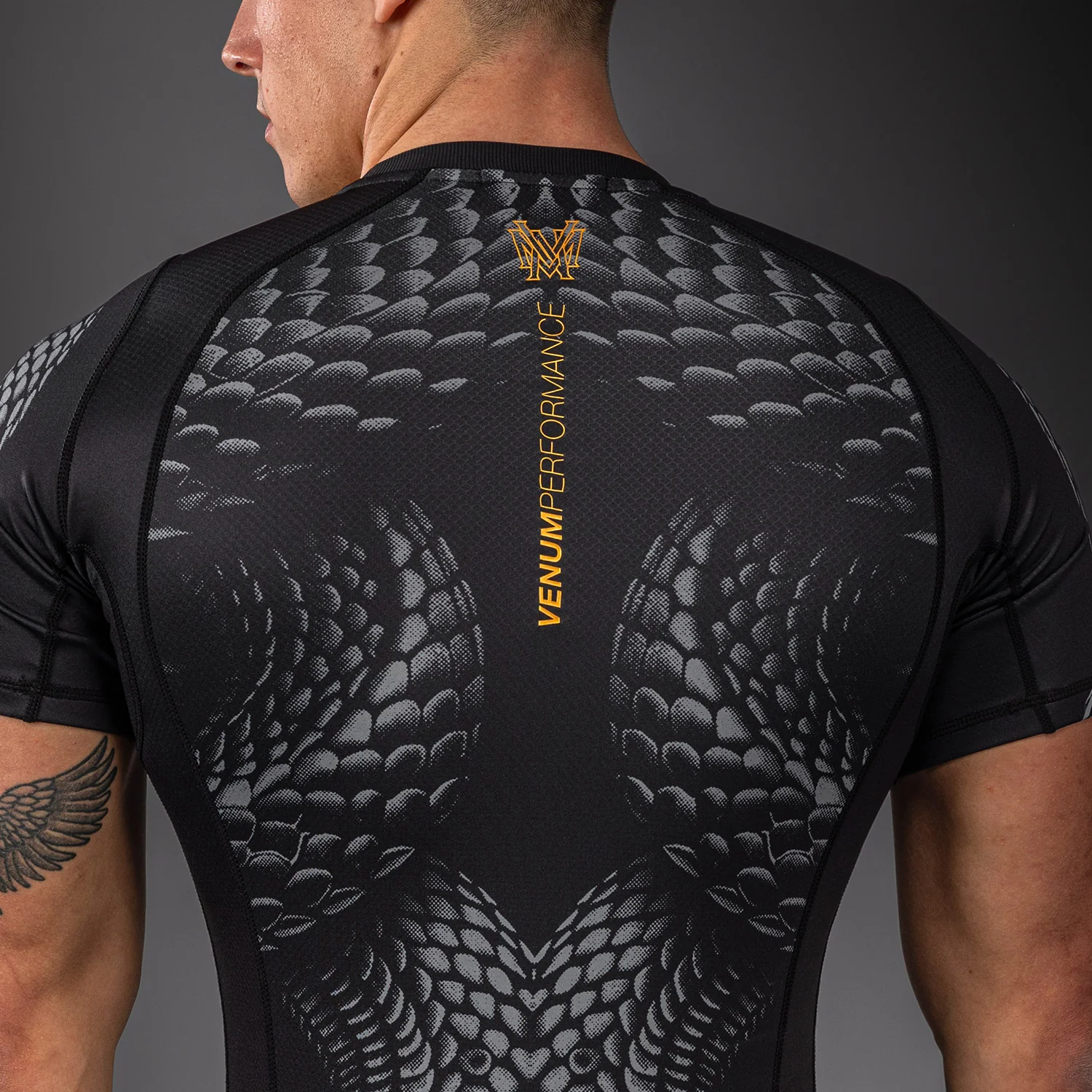 Venum Matupa Rashguard Manga Corta - Negro/Gris/Oro - Image 6