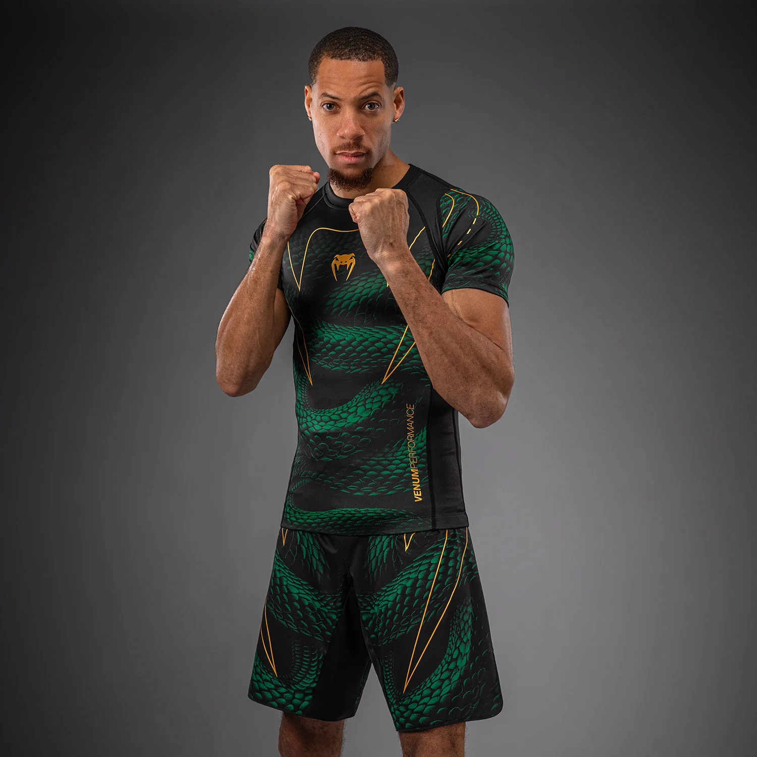 Venum Matupa Rashguard Manga Corta - Negro/Verde/Oro - Image 2
