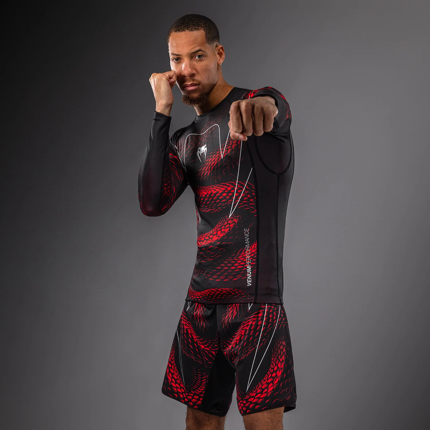 Venum Matupa Rashguard Manga Larga - Negro/Rojo/Plata - Image 2