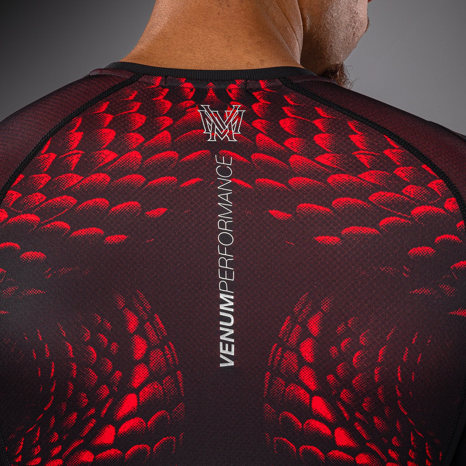 Venum Matupa Rashguard Manga Larga - Negro/Rojo/Plata - Image 5