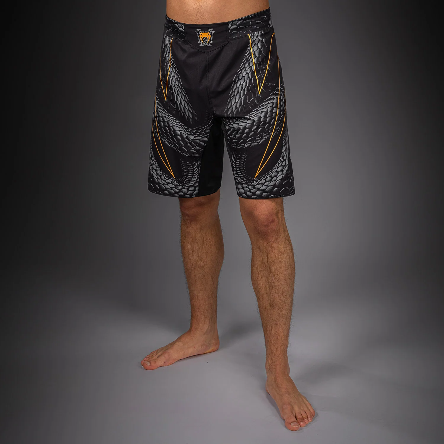 Venum Matupa Short de Combate - Negro/Gris/Oro - Image 2