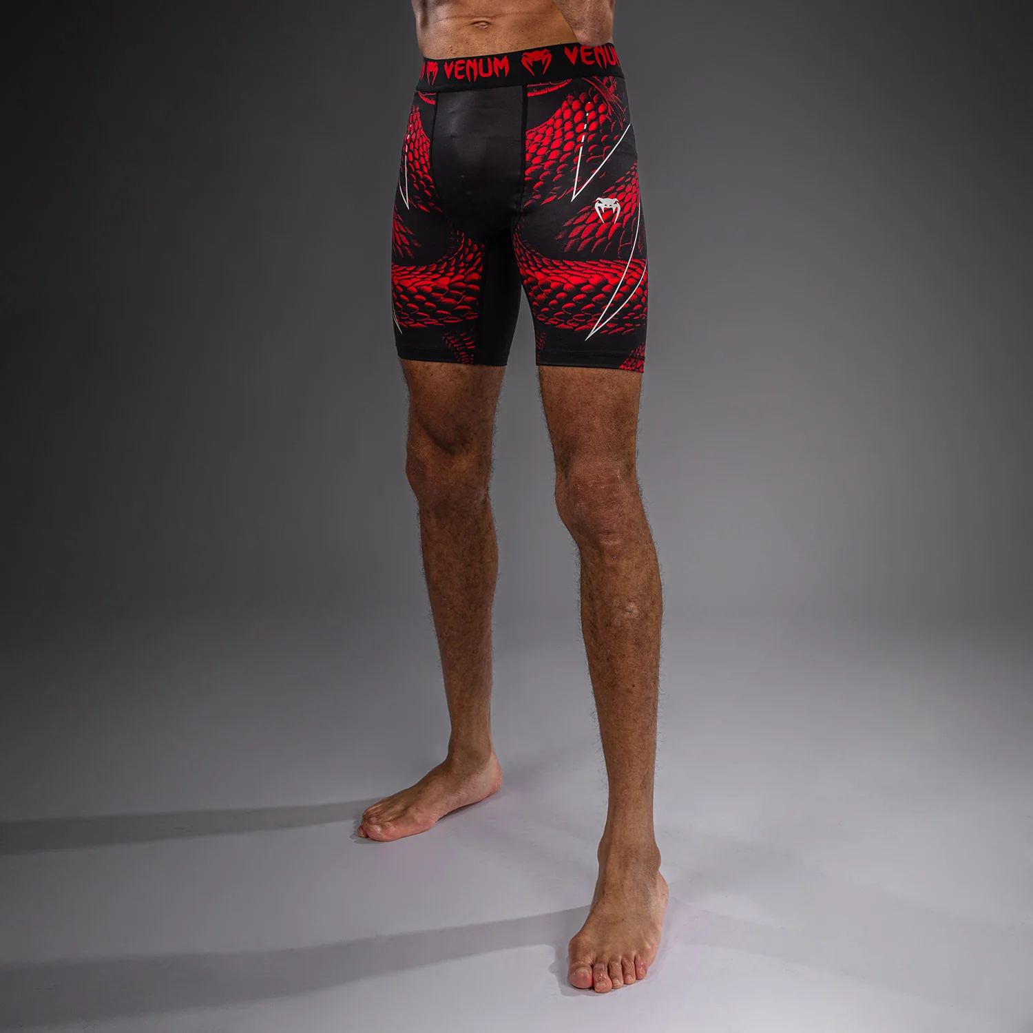 Venum Matupa Short de Compresión - Negro/Rojo/Plata