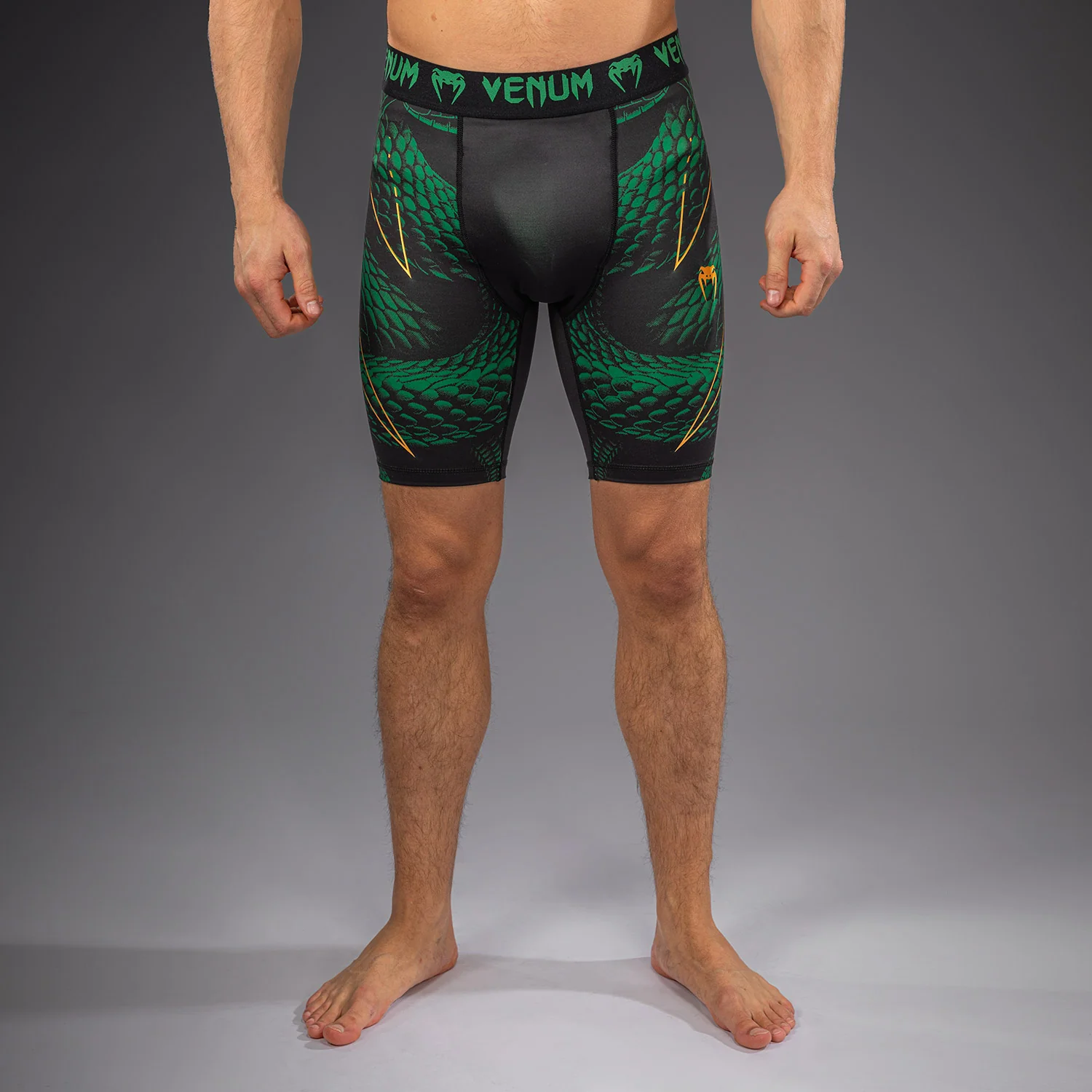 Venum Matupa Short de Compresión - Negro/Verde/Oro