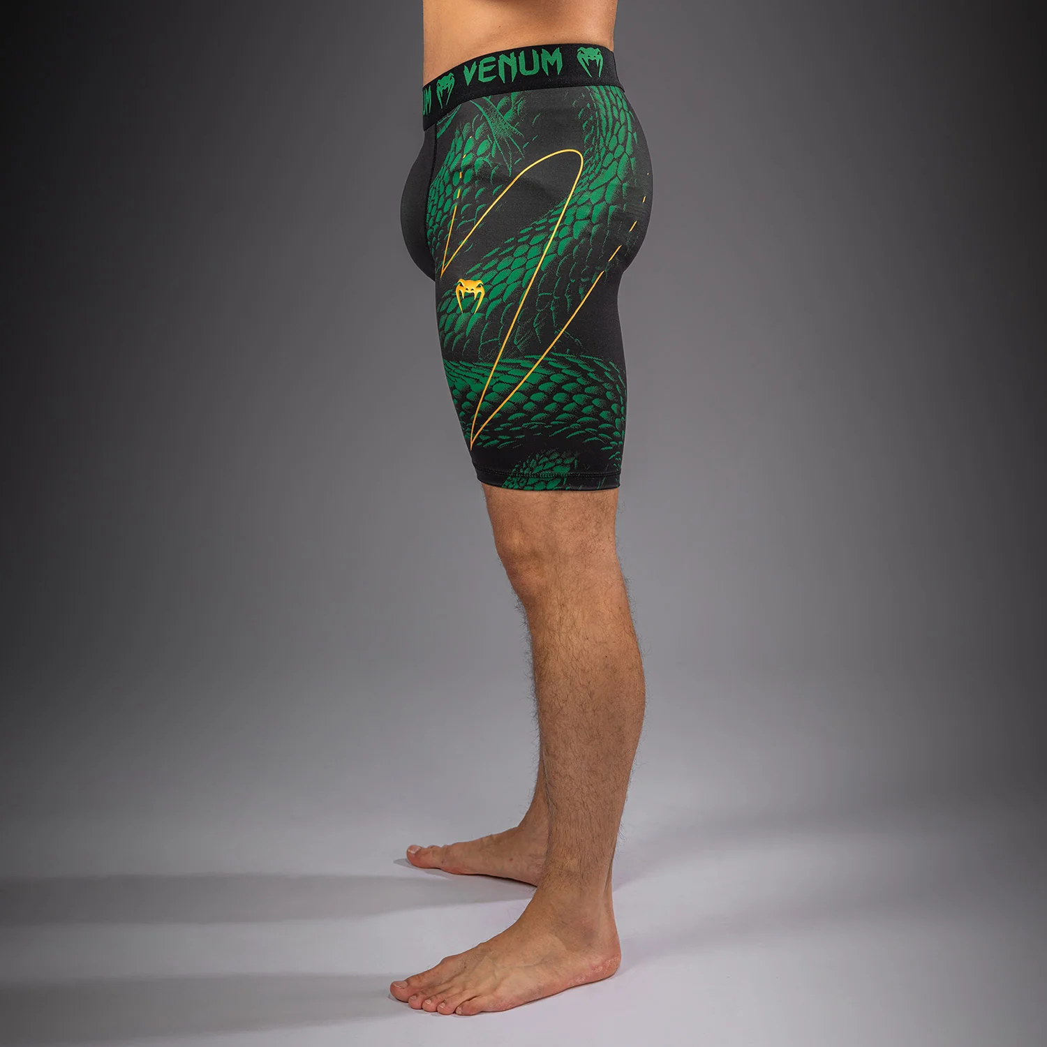 Venum Matupa Short de Compresión - Negro/Verde/Oro - Image 2
