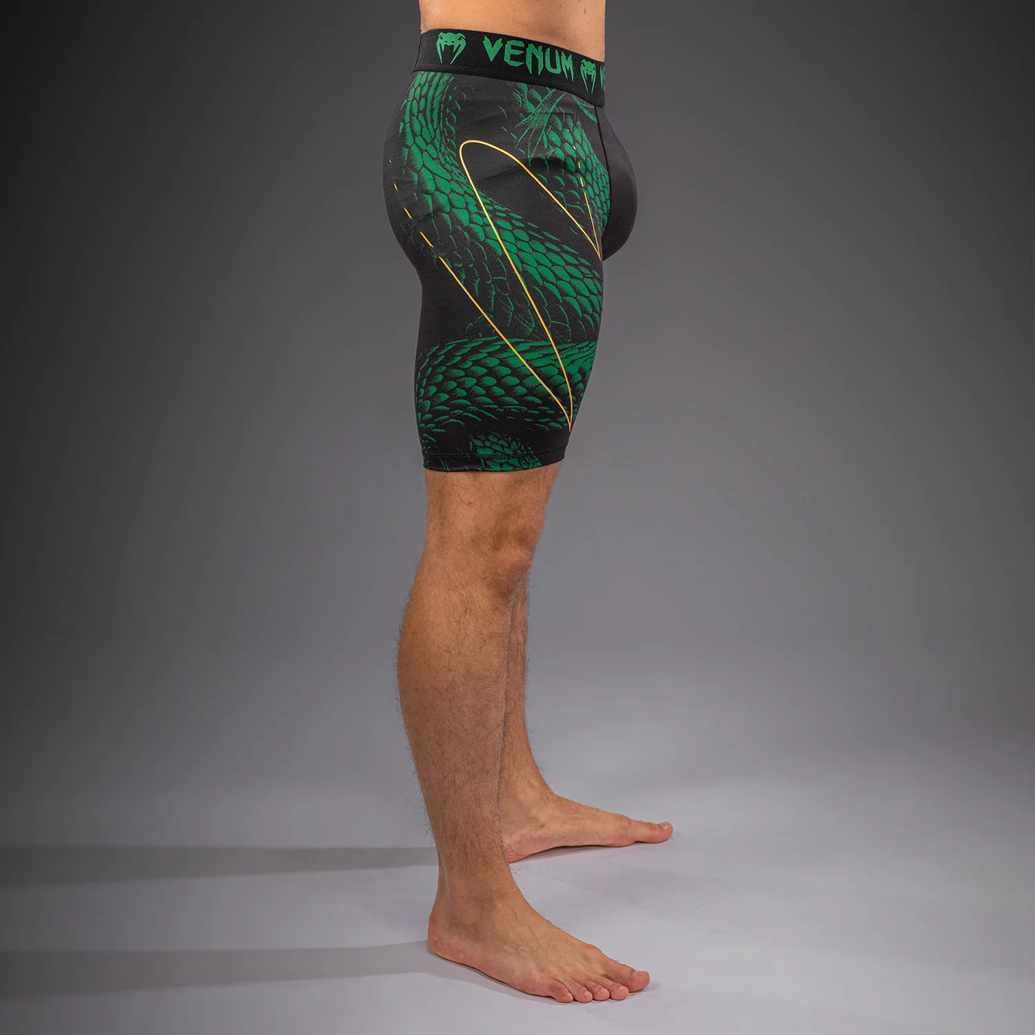 Venum Matupa Short de Compresión - Negro/Verde/Oro - Image 3