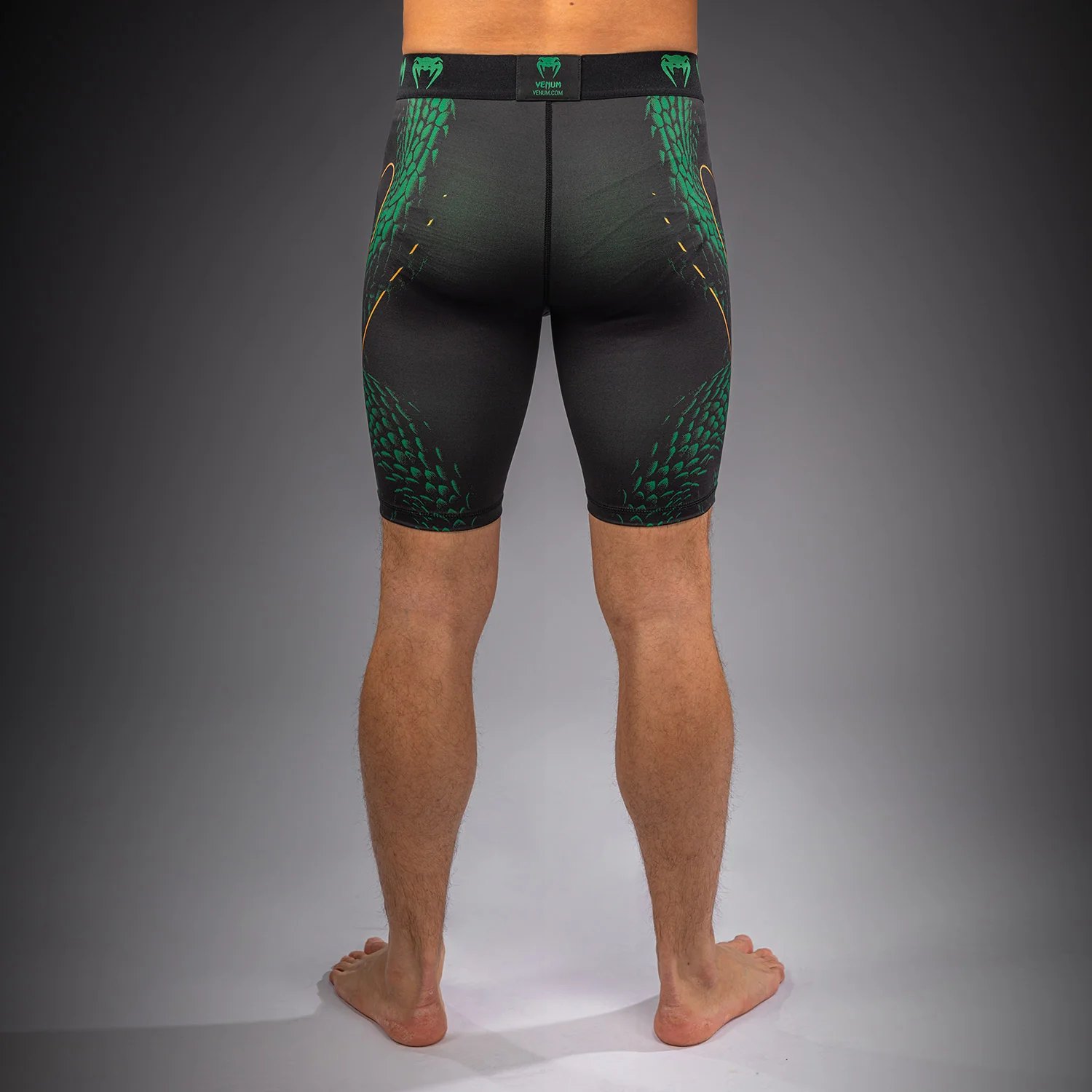 Venum Matupa Short de Compresión - Negro/Verde/Oro - Image 4