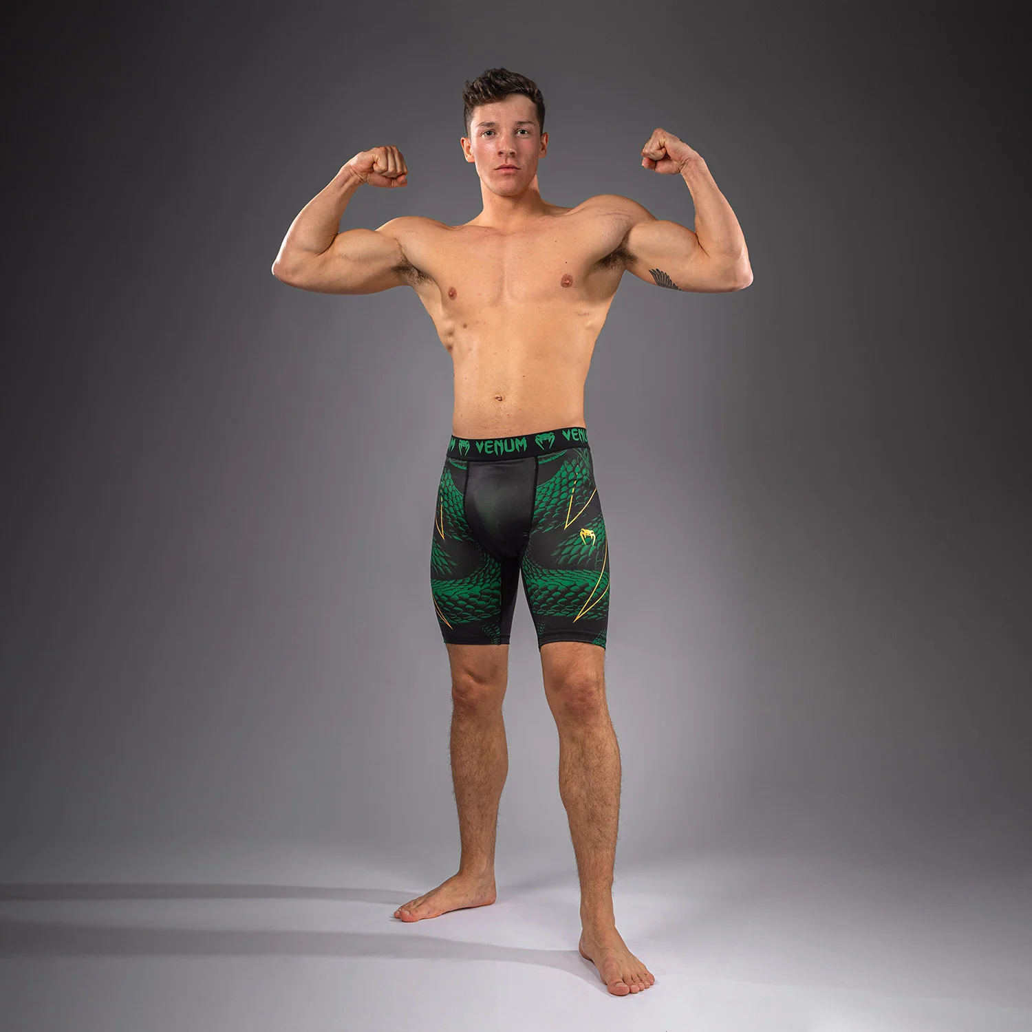 Venum Matupa Short de Compresión - Negro/Verde/Oro - Image 5