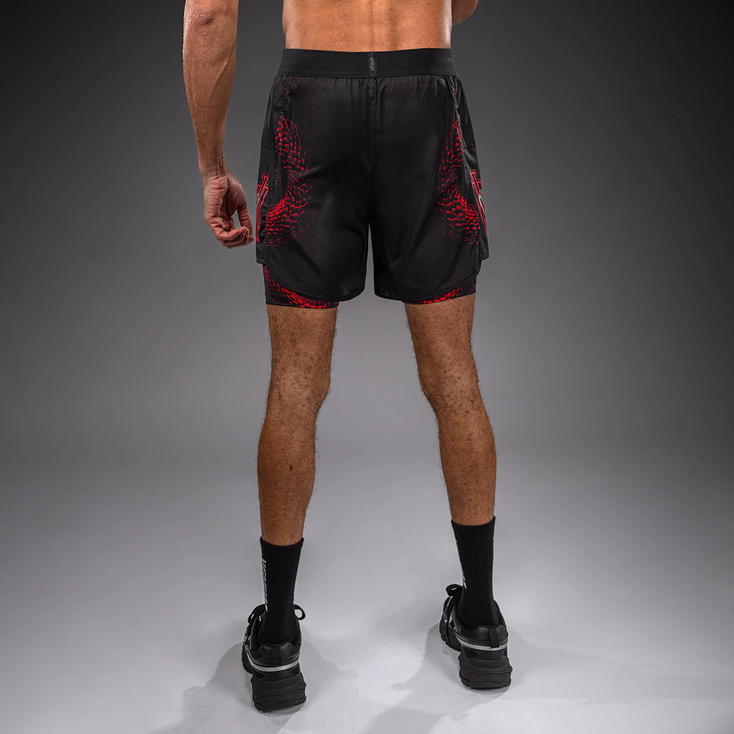 Venum Matupa Short de Entrenamiento - Negro/Rojo/Plata - Image 4