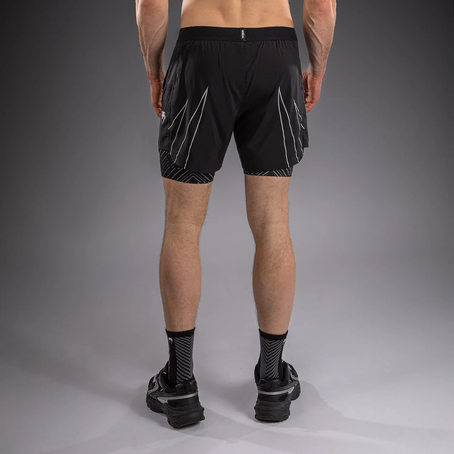 Venum Midnight Fury Pantalón Corto de Entrenamiento – Negro/Gris/Plata - Image 4