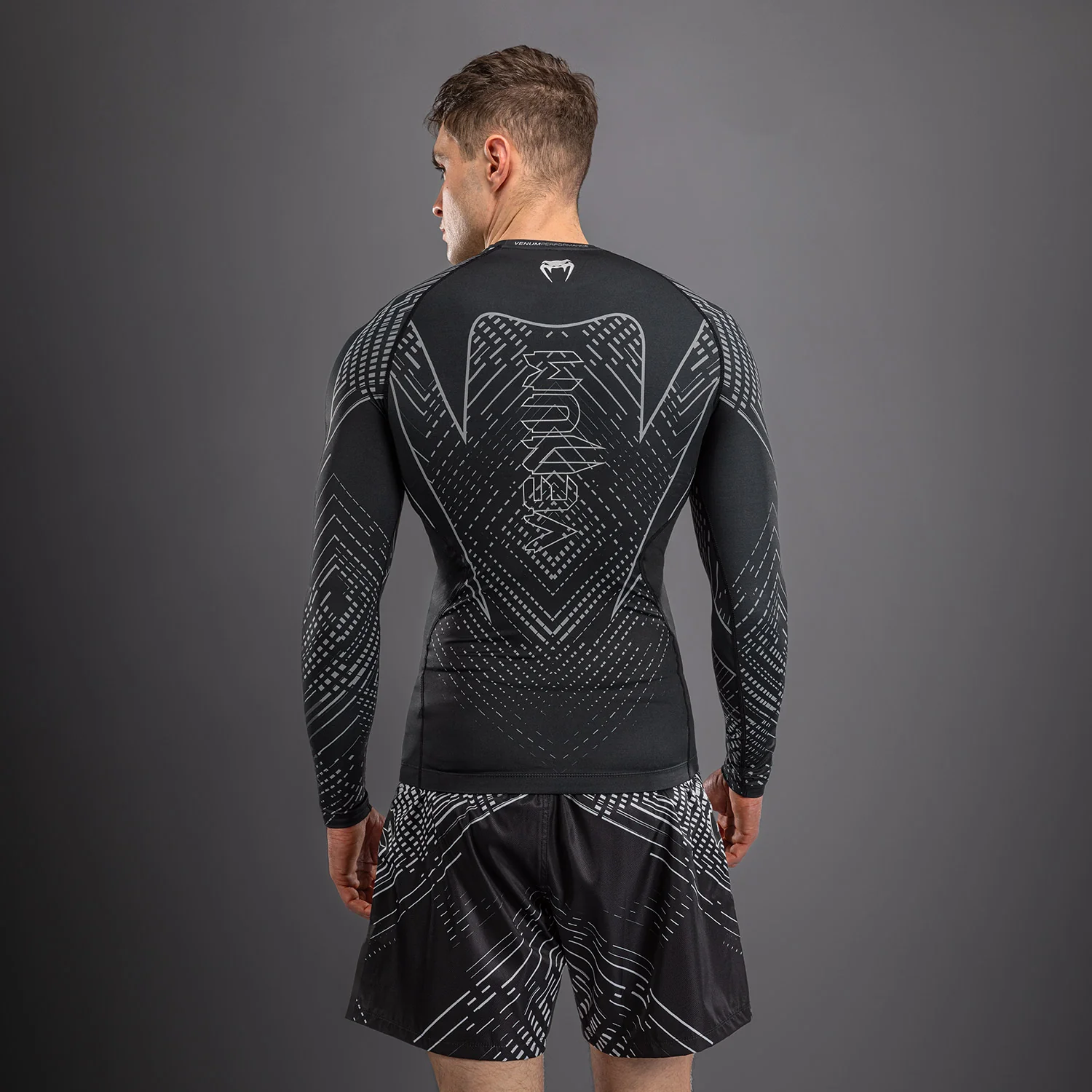 Venum Midnight Fury Rashguard Manga Larga – Negro/Gris/Plata - Image 4