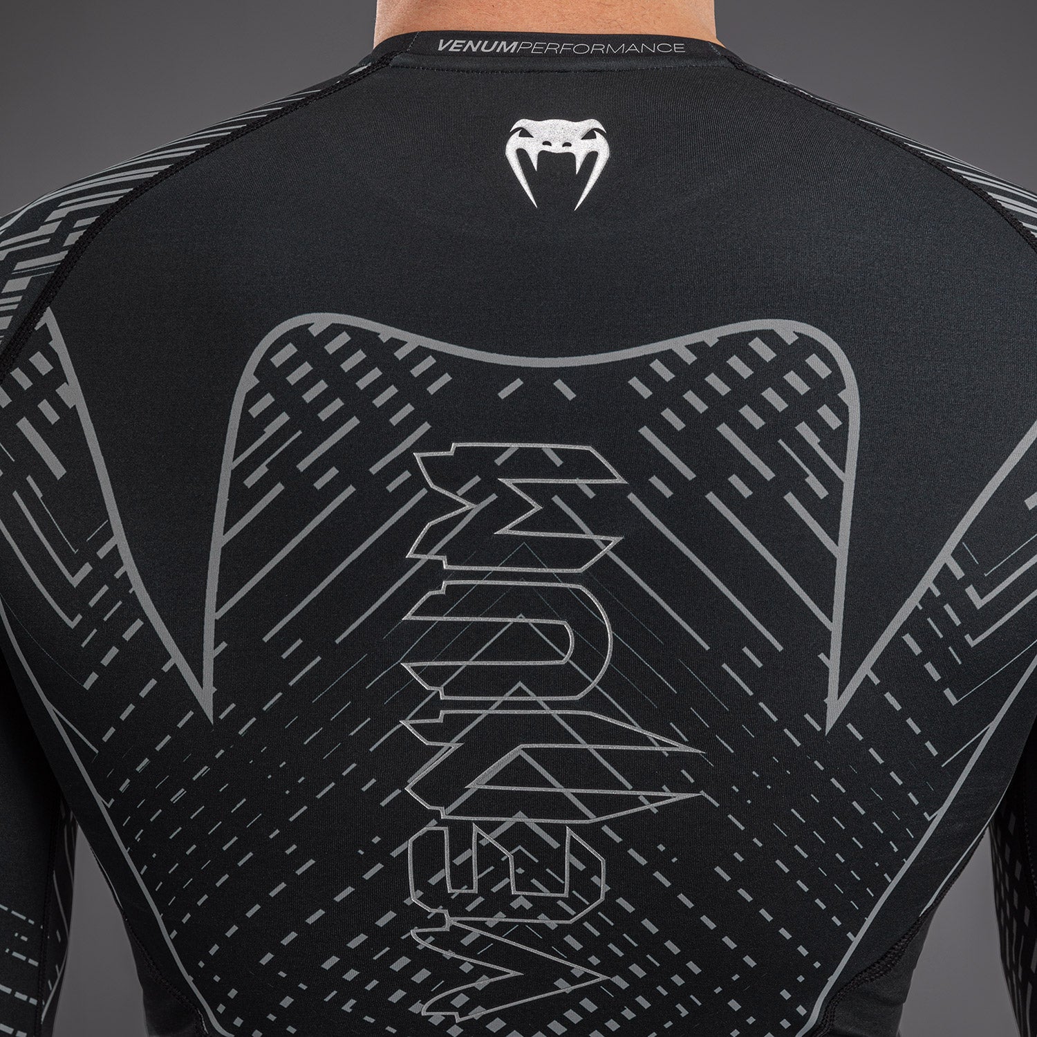 Venum Midnight Fury Rashguard Manga Larga – Negro/Gris/Plata - Image 7