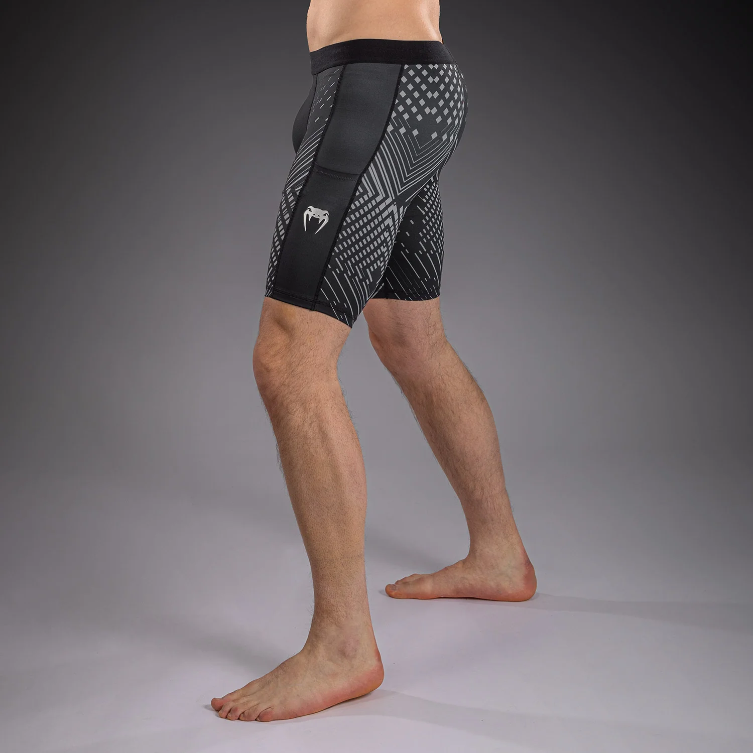 Venum Midnight Fury Short de Compresión – Negro/Gris/Plata - Image 4
