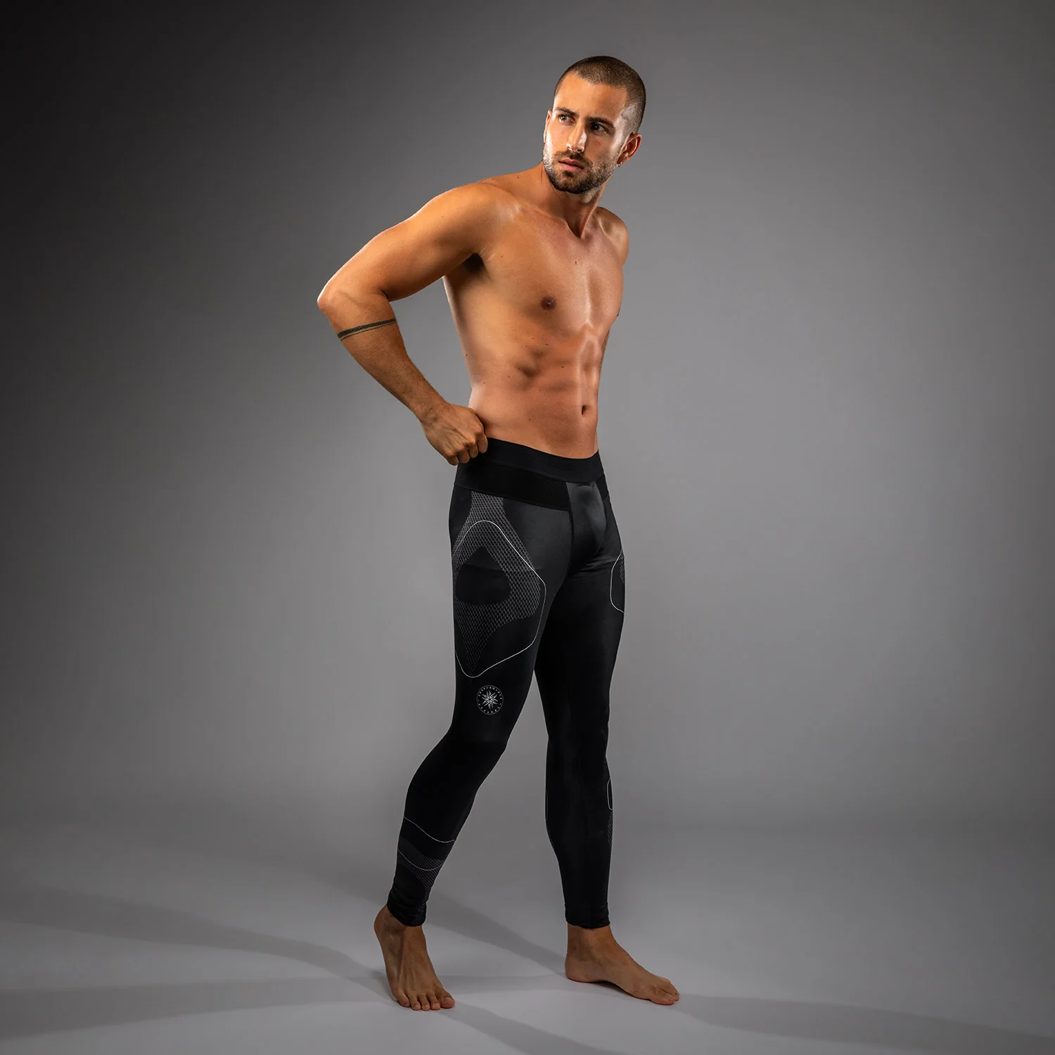 Venum Nexus Pantalones Ajustados – Negro/Plata - Image 3