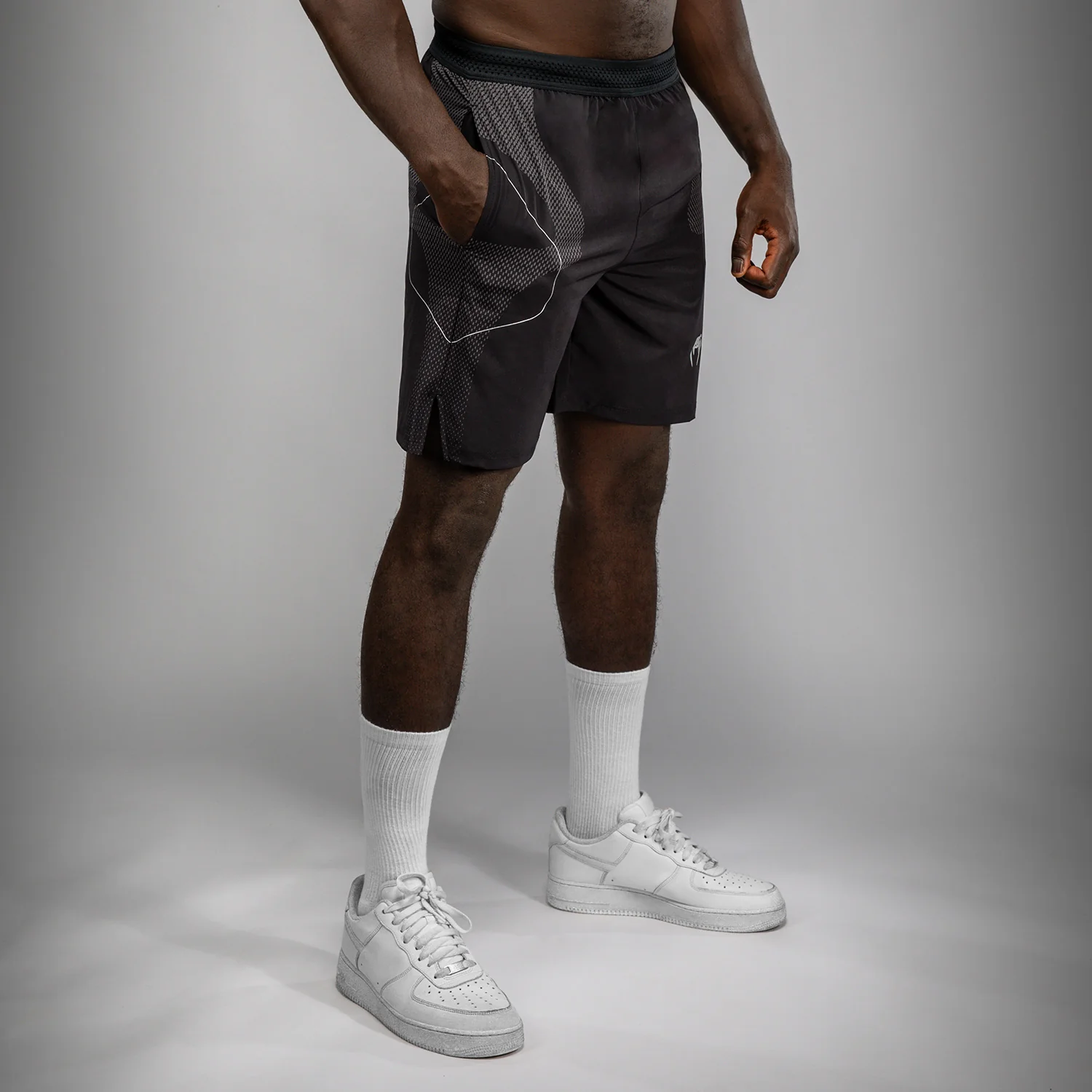 Venum Nexus Pantalones Cortos de Entrenamiento – Negro/Plata - Image 3