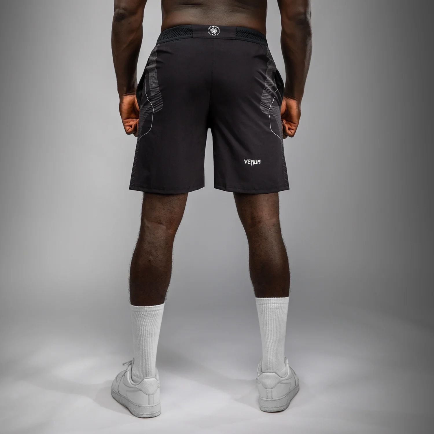 Venum Nexus Pantalones Cortos de Entrenamiento – Negro/Plata - Image 4