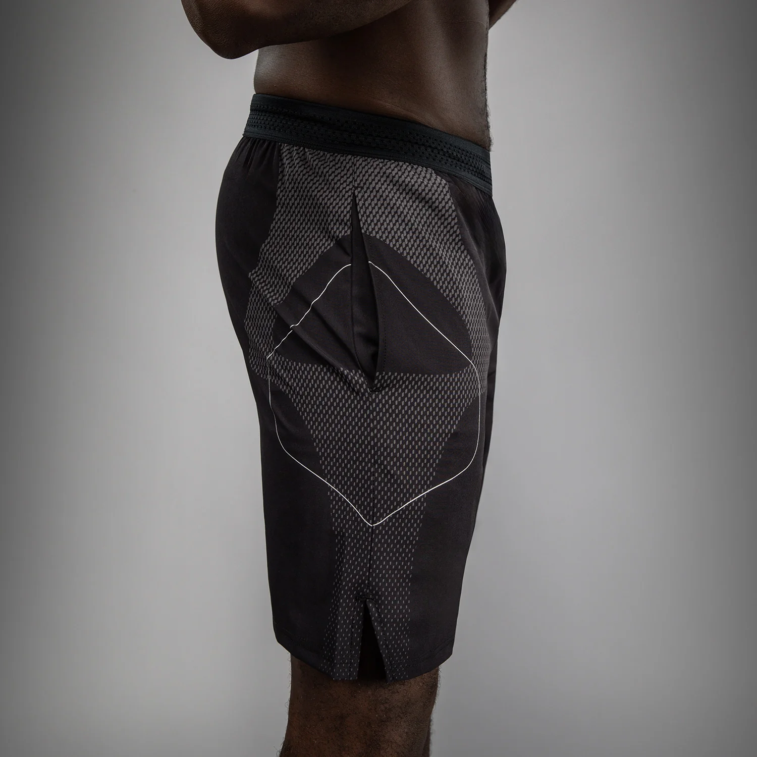 Venum Nexus Pantalones Cortos de Entrenamiento – Negro/Plata - Image 6
