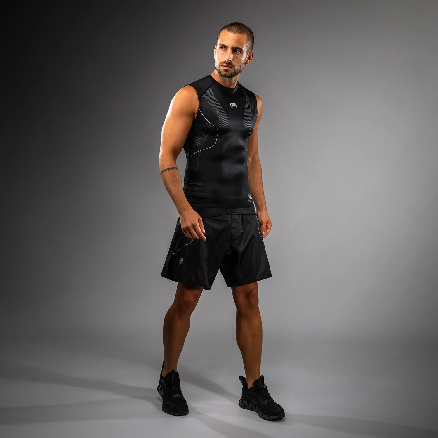 Venum Nexus Rashguard Sin Mangas – Negro/Plata - Image 6