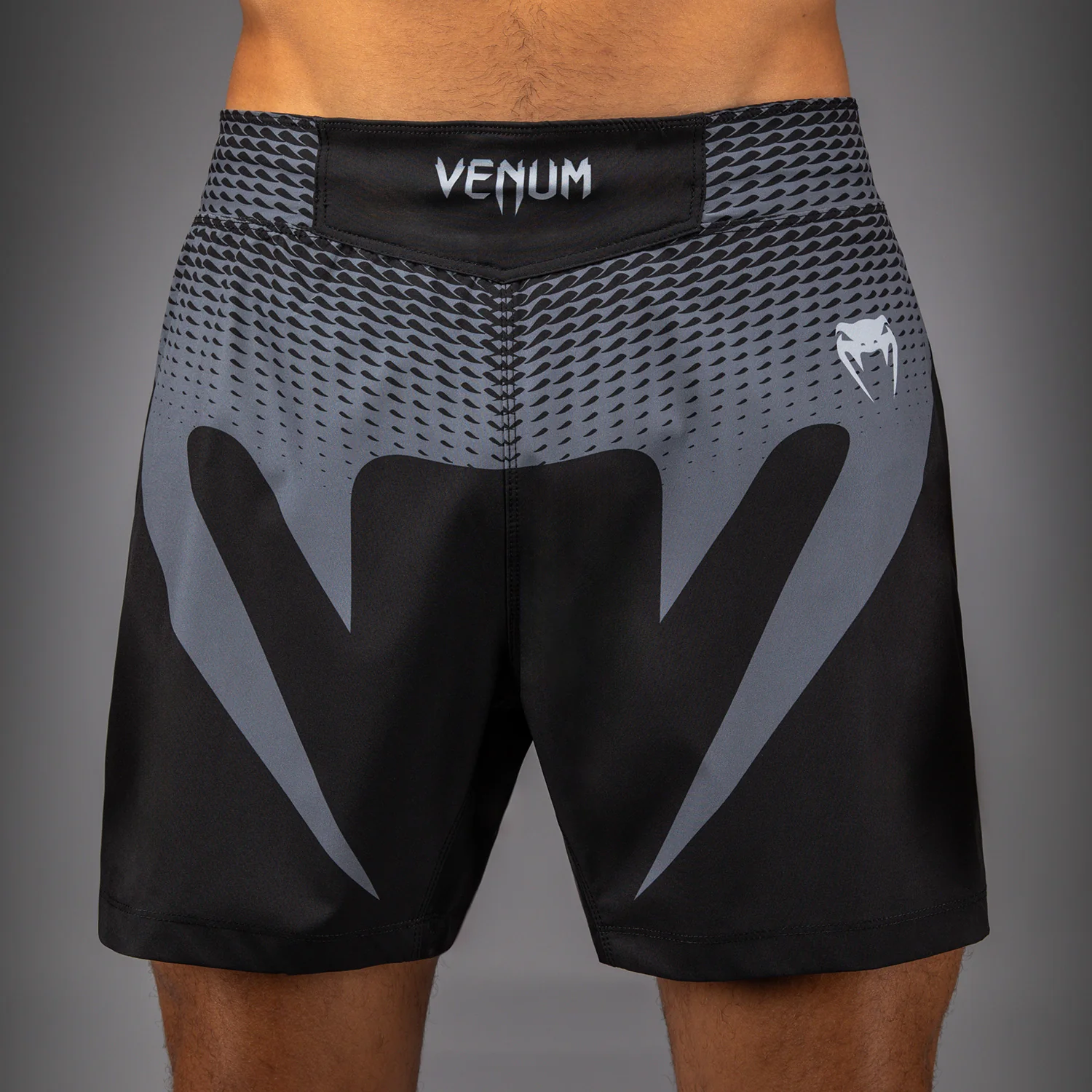 Venum No Gi Fightshorts Pantalones Cortos de Lucha - Negro/Gris Plata - Image 4