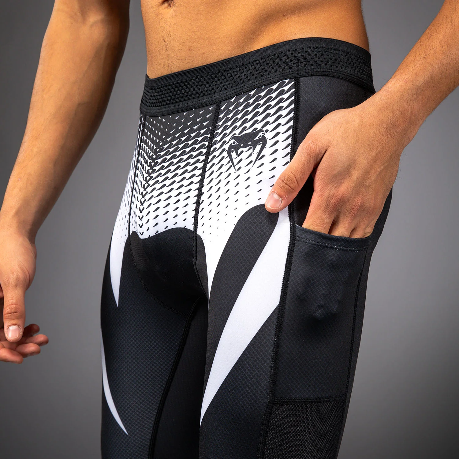 Venum No Gi Pantalones Ajustados - Negro/Blanco - Image 5