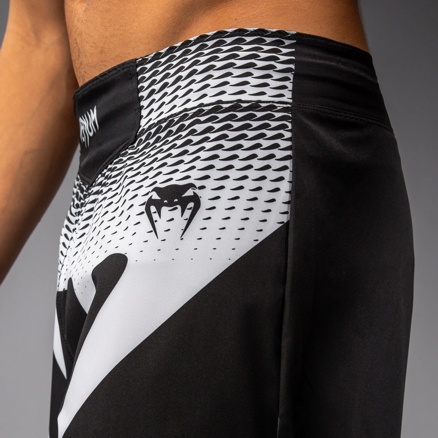 Venum No Gi Pantalones Cortos de Lucha - Negro/Blanco - Image 4