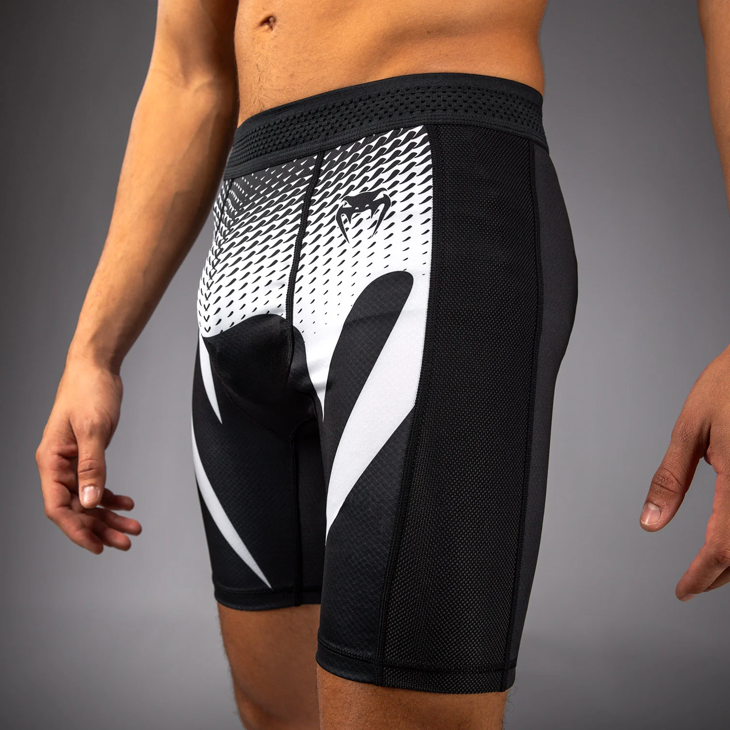 Venum No Gi Pantalones Cortos Vale Tudo - Negro/Blanco - Image 3