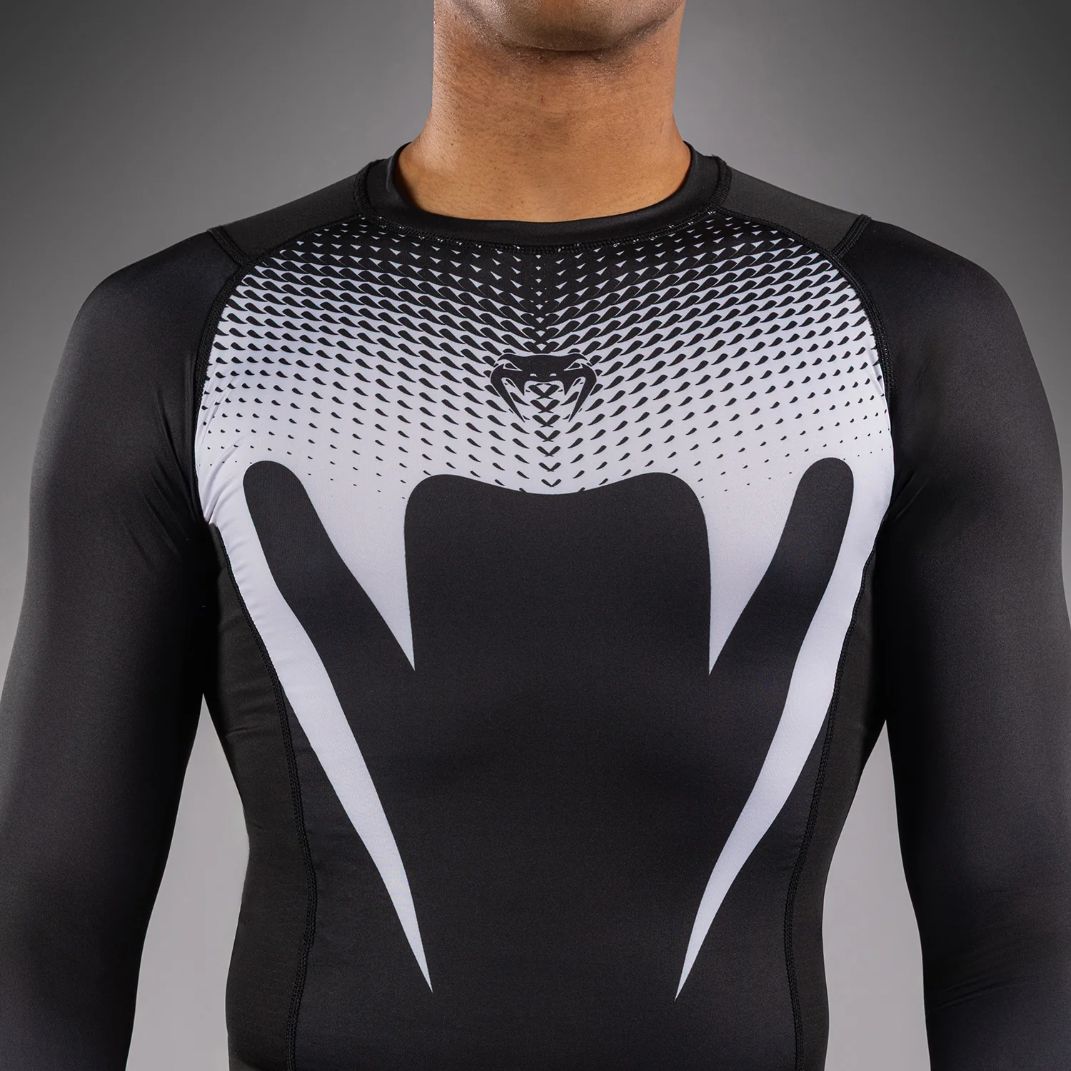 Venum No Gi Rashguards - Negro/Blanco - Image 4