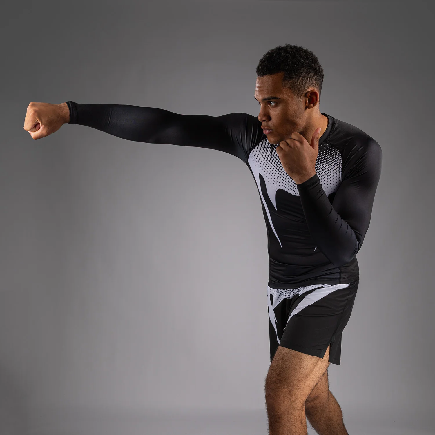 Venum No Gi Rashguards - Negro/Blanco - Image 5