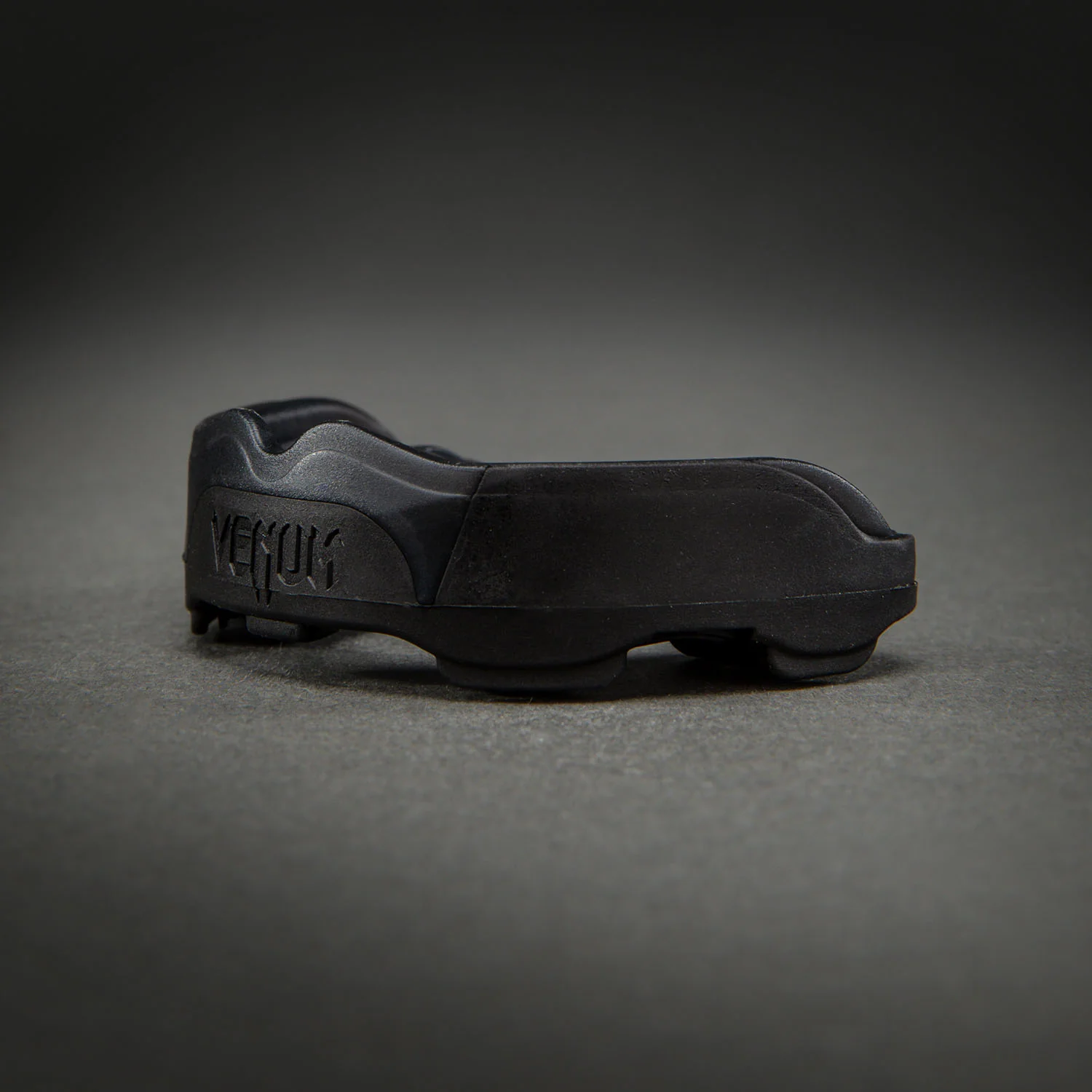 Venum Predator Protector Bucal – Negro/Negro/Rojo - Image 4
